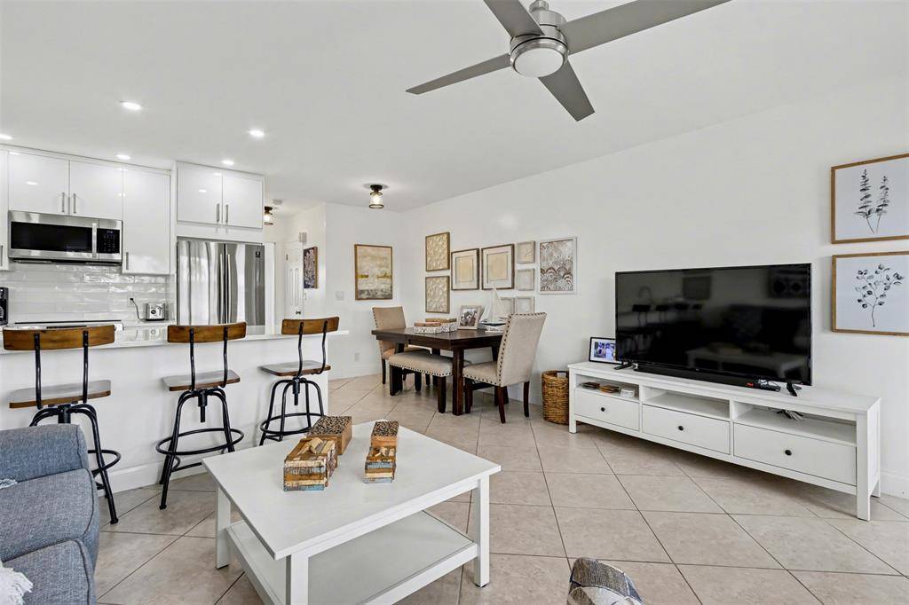 Hallandale Beach, FL 33009,901 SW 11th Ave #16H