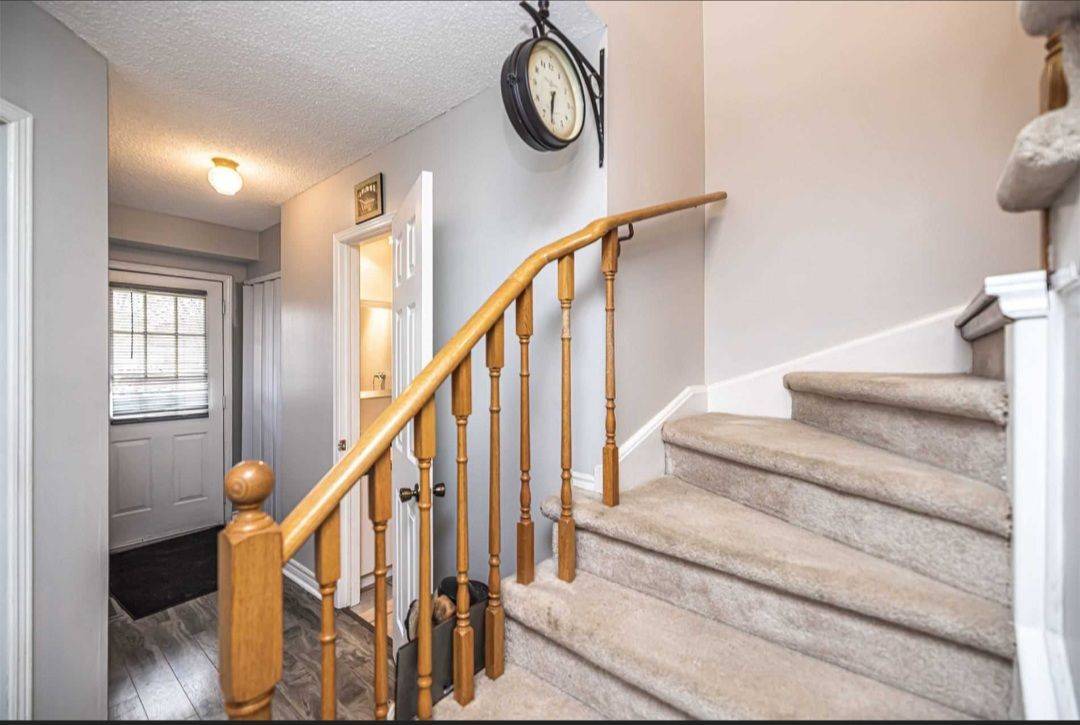 Barrie, ON L4N 7C4,40 Delaney CRES