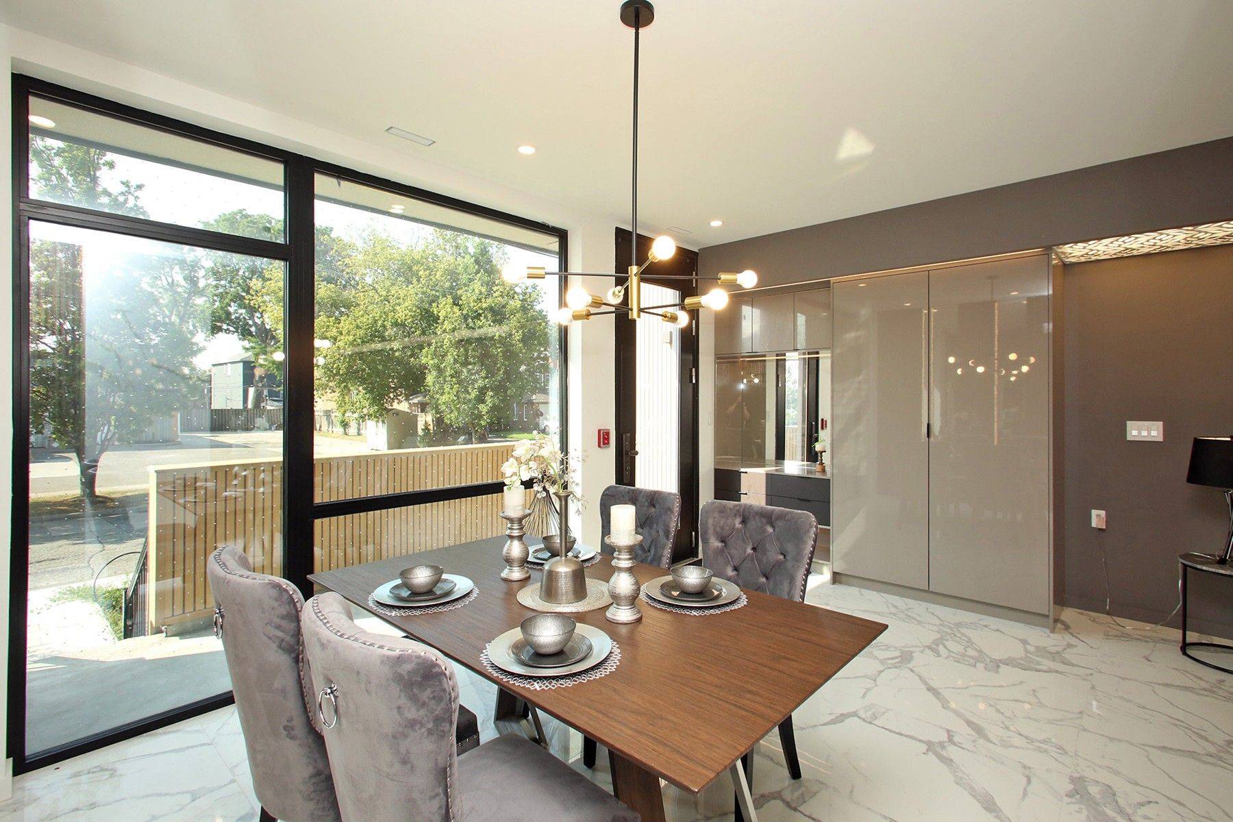 Toronto W06, ON M8W 3T4,4B Owen ST