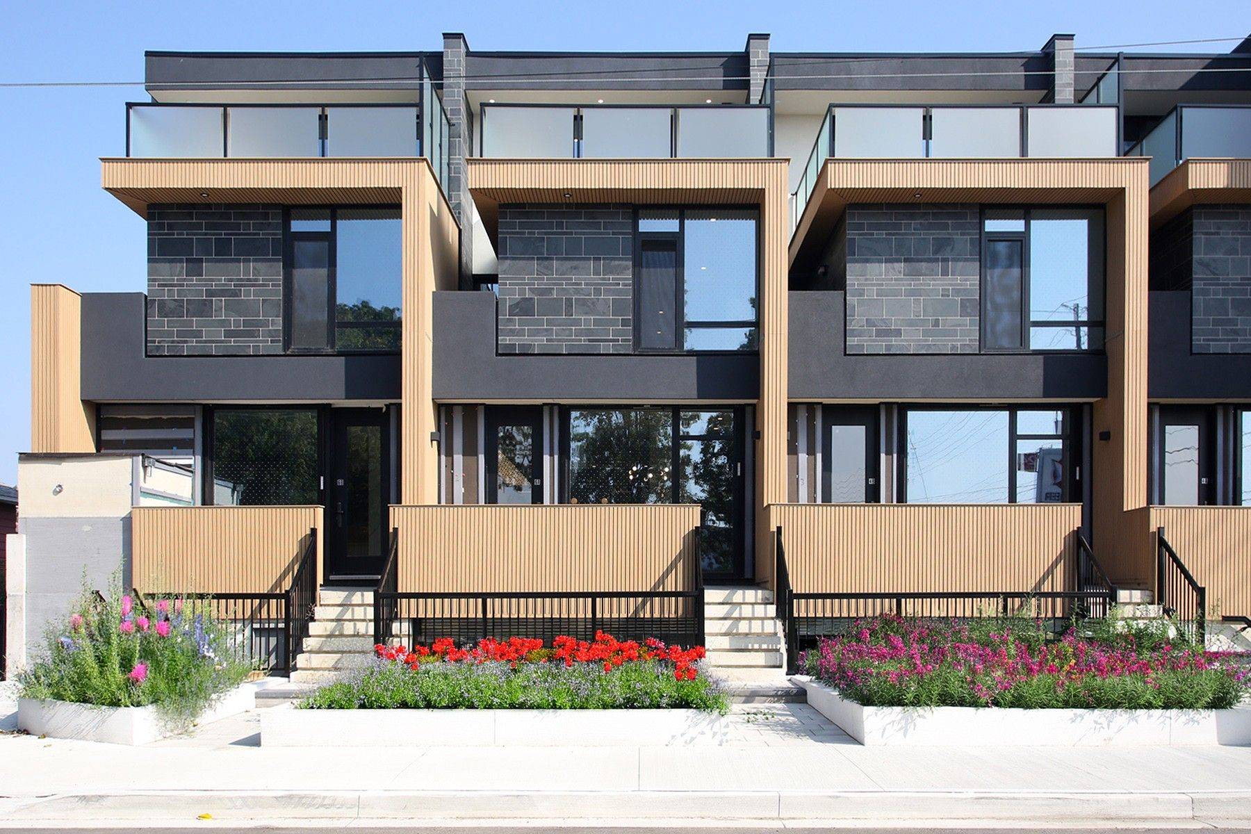 Toronto W06, ON M8W 3T4,4B Owen ST