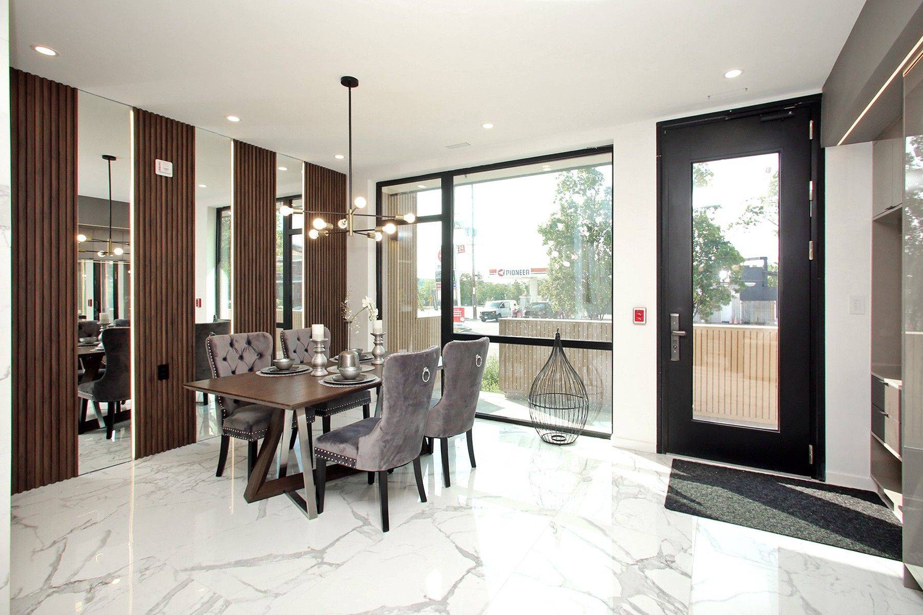 Toronto W06, ON M8W 3T4,4B Owen ST