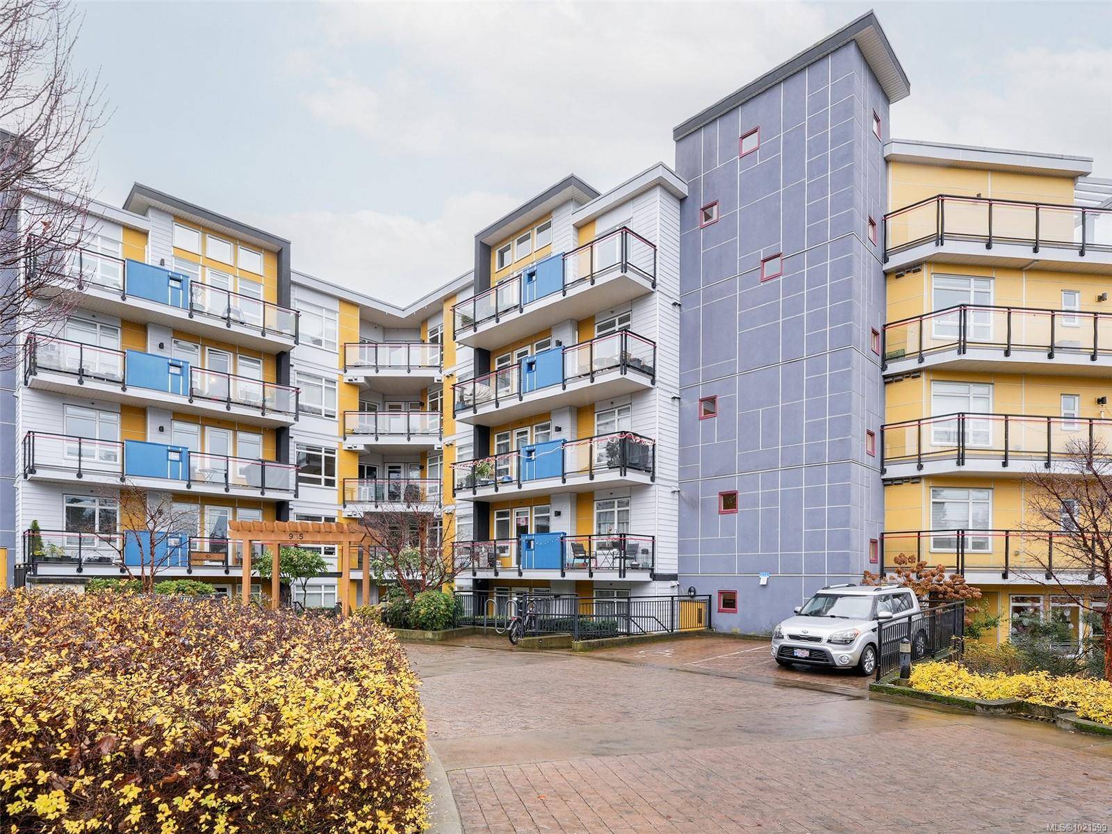 Saanich, BC V8X 2T4,935 Cloverdale Ave #409