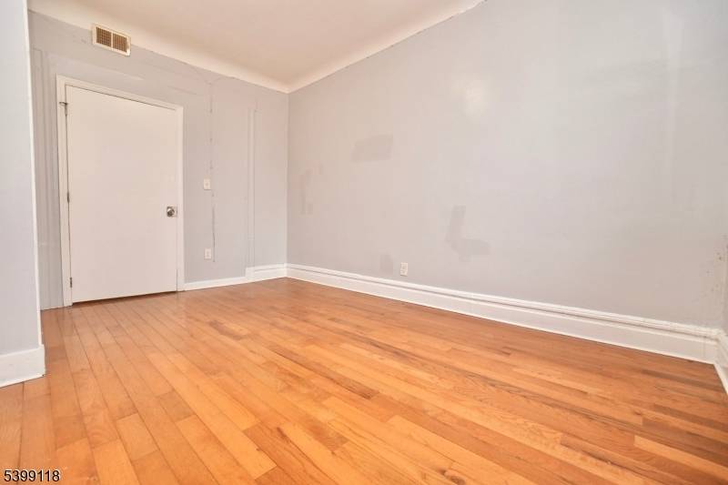 Newark City, NJ 07106,20 Stuyvesant Ave