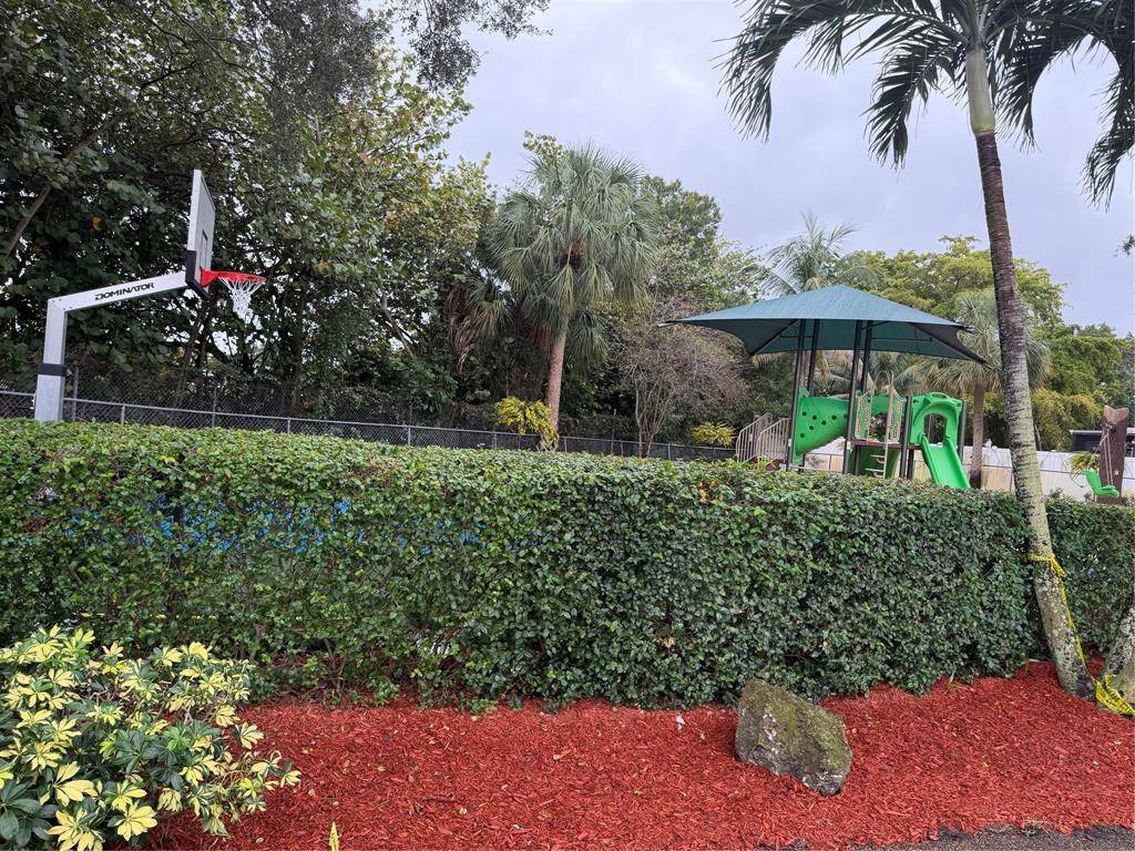 Coconut Creek, FL 33066,405 Sunshine Dr #0