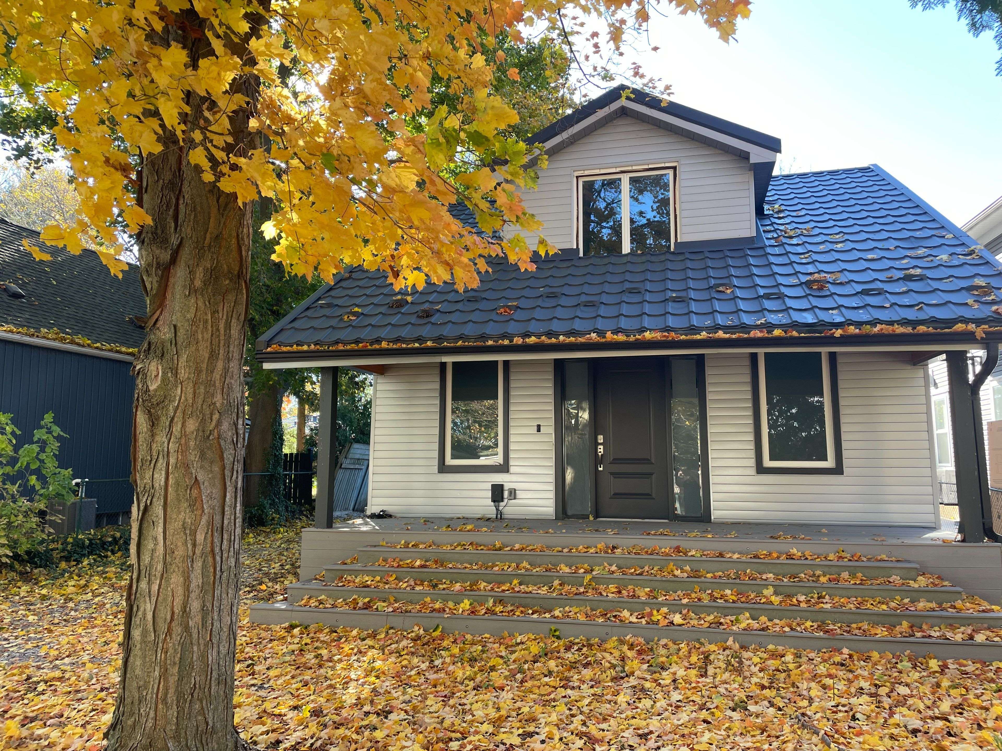 London South, ON N6K 1Z8,1294 Springbank AVE