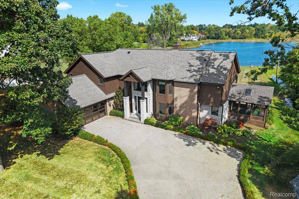 Bloomfield Hills, MI 48302,3403 Chickering LN