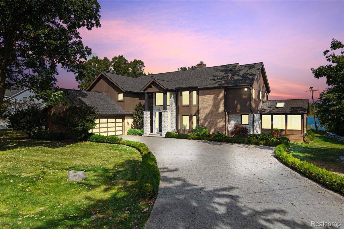 Bloomfield Hills, MI 48302,3403 Chickering LN