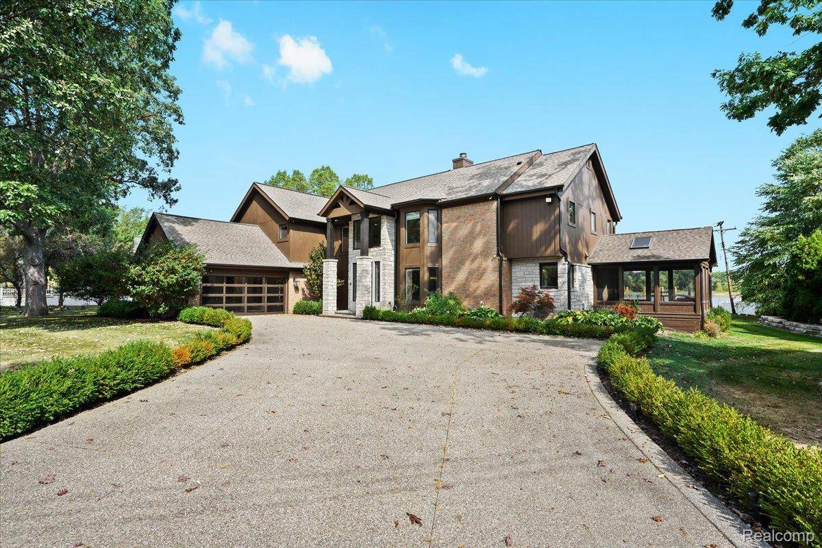 Bloomfield Hills, MI 48302,3403 Chickering LN