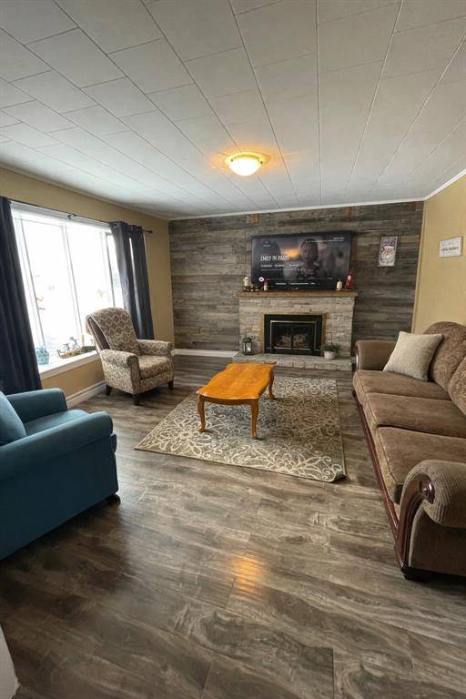 Grand Falls-windsor, NL A2A1S3,17 Greenwood Avenue