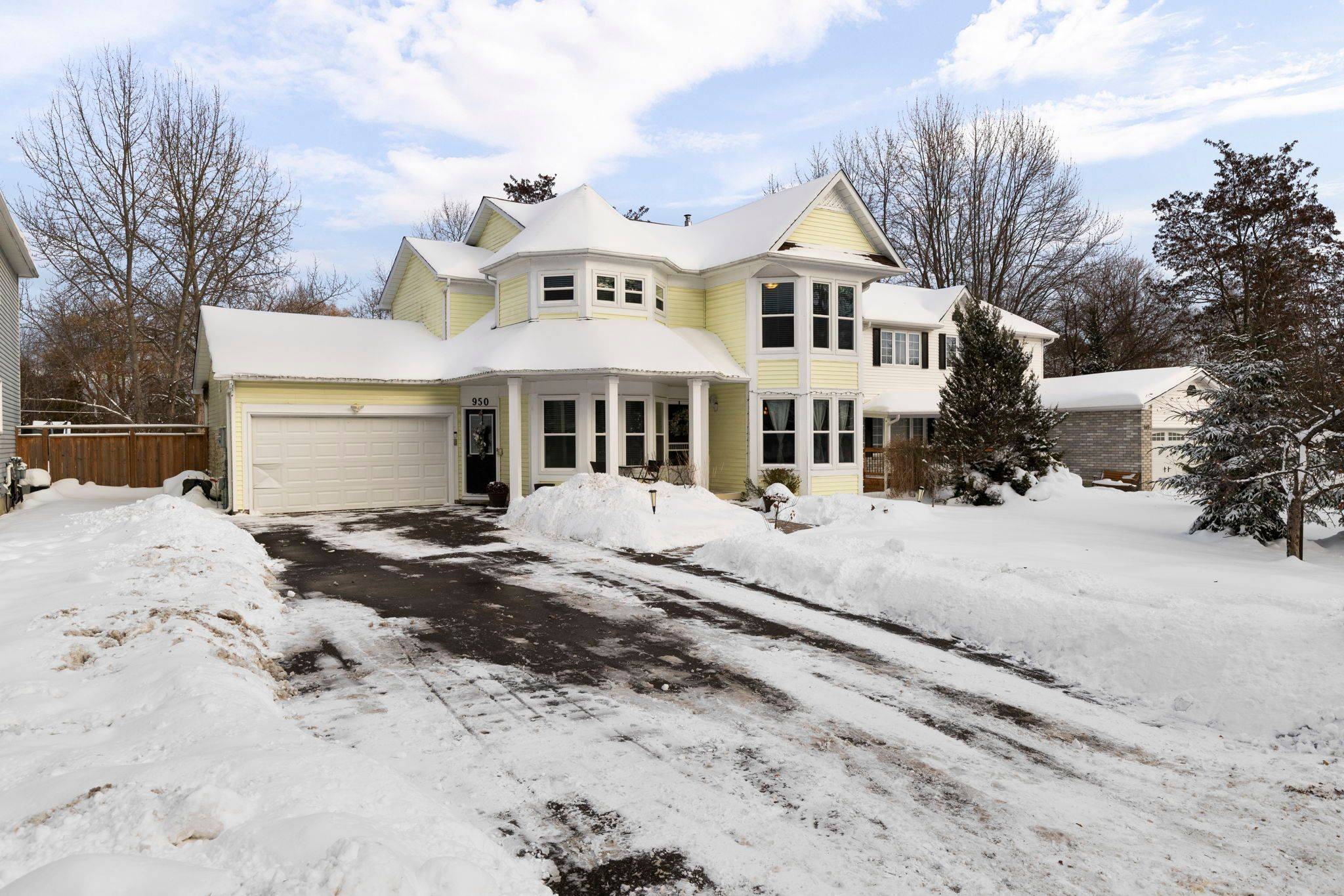 Innisfil, ON L9S 1W6,950 Linden ST