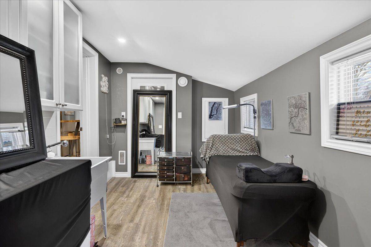 Barrie, ON L4N 3K8,119 Essa RD