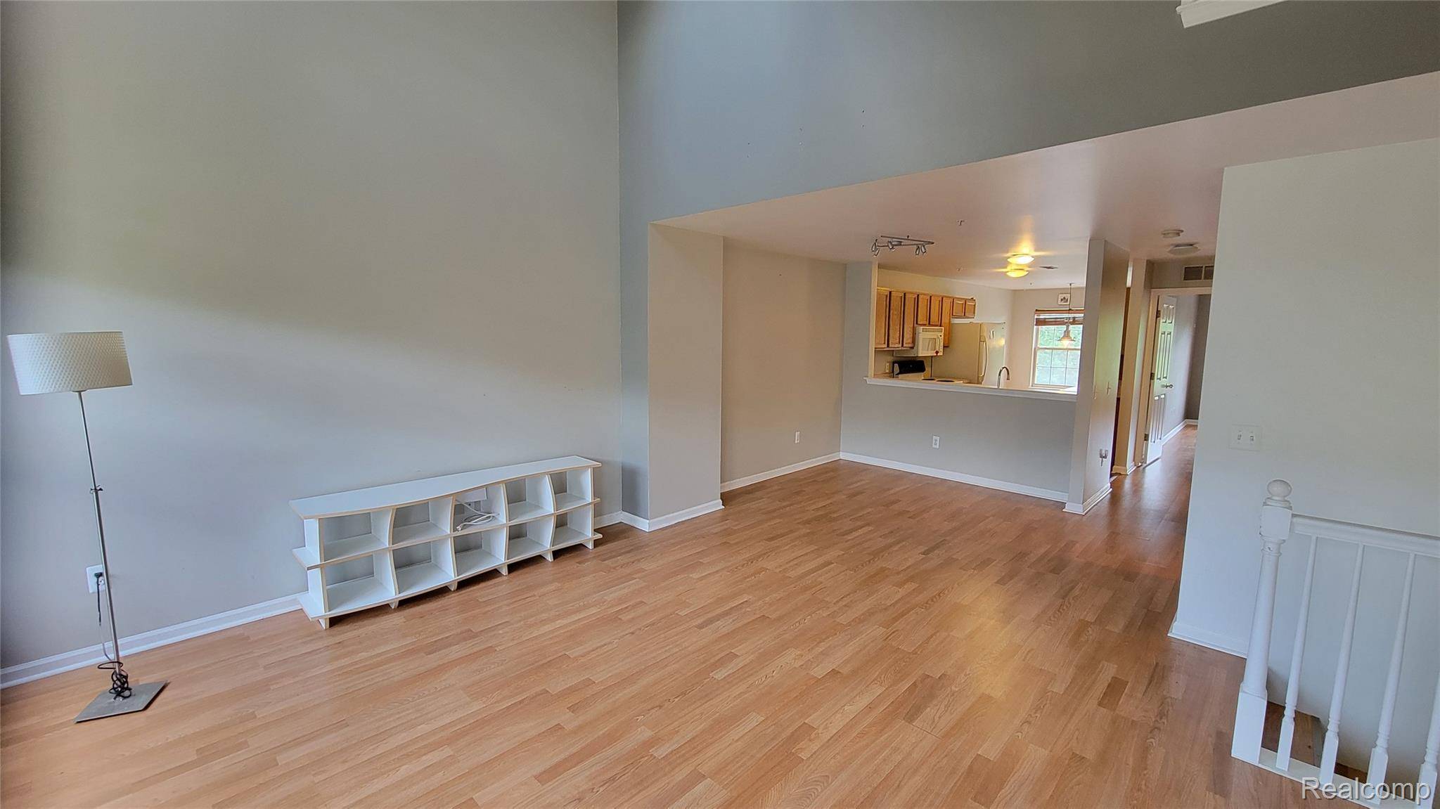 Walled Lake, MI 48390,157 E BAY DR