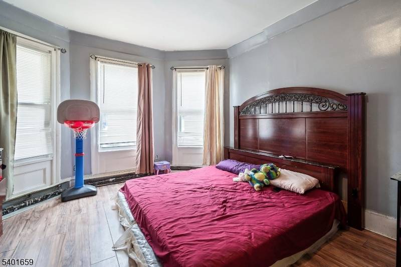 Newark City, NJ 07108,152 Chadwick Ave