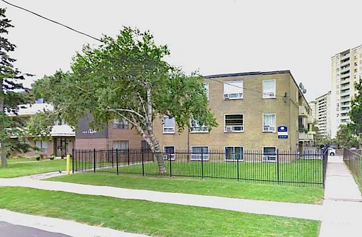 Toronto C04, ON M6A 2J3,104 Rajah ST #8