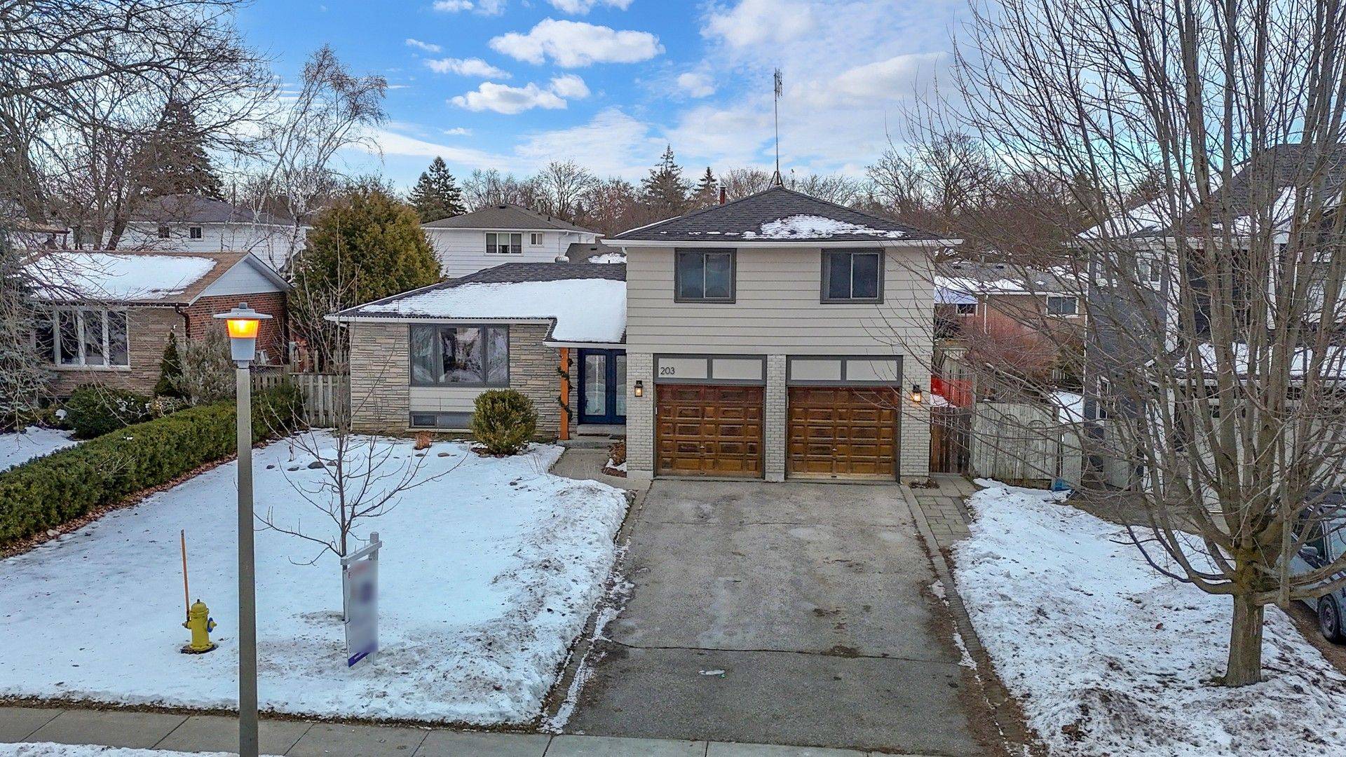 Whitchurch-stouffville, ON L4A 4Y4,203 Manitoba ST