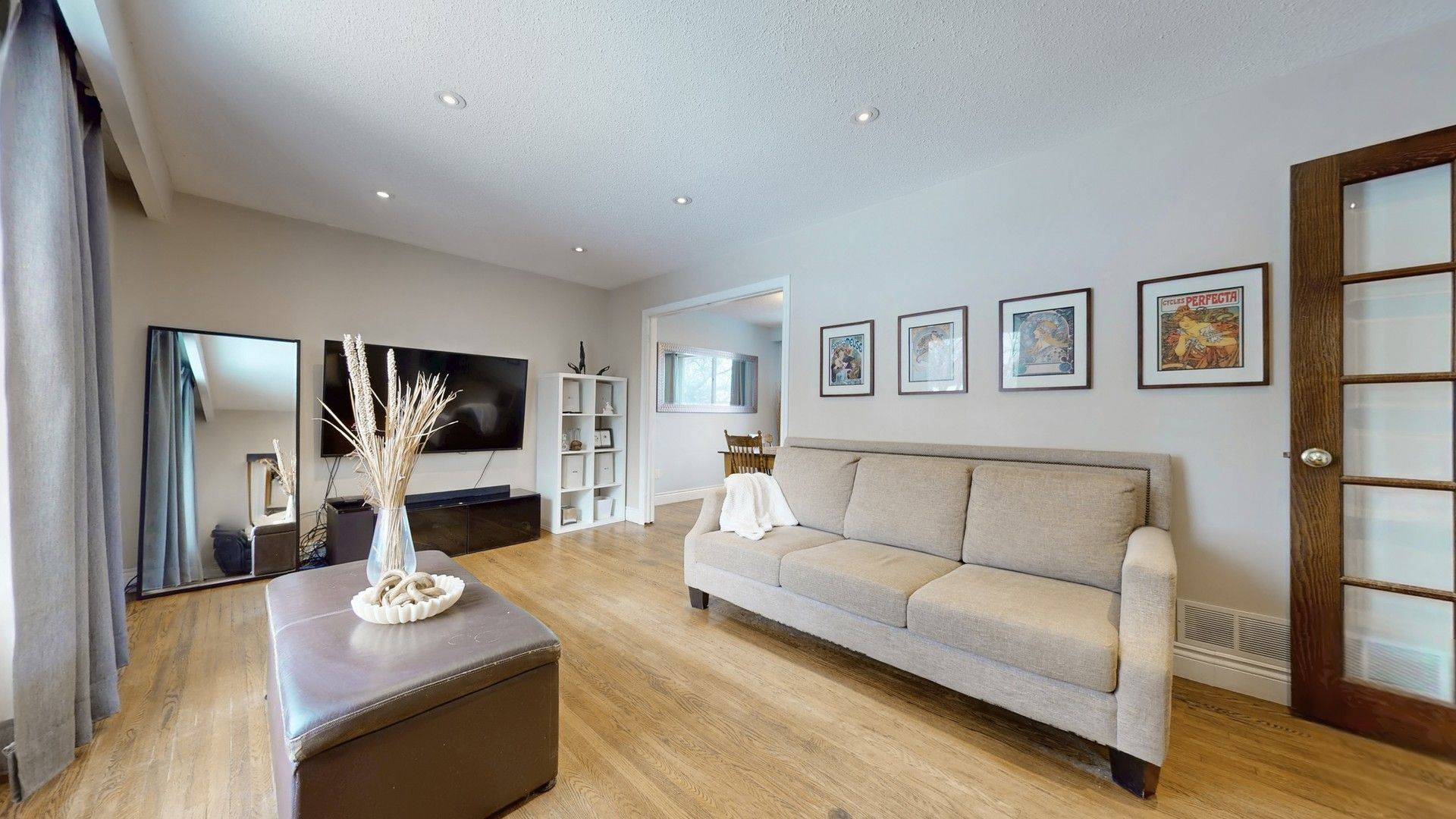 Whitchurch-stouffville, ON L4A 4Y4,203 Manitoba ST