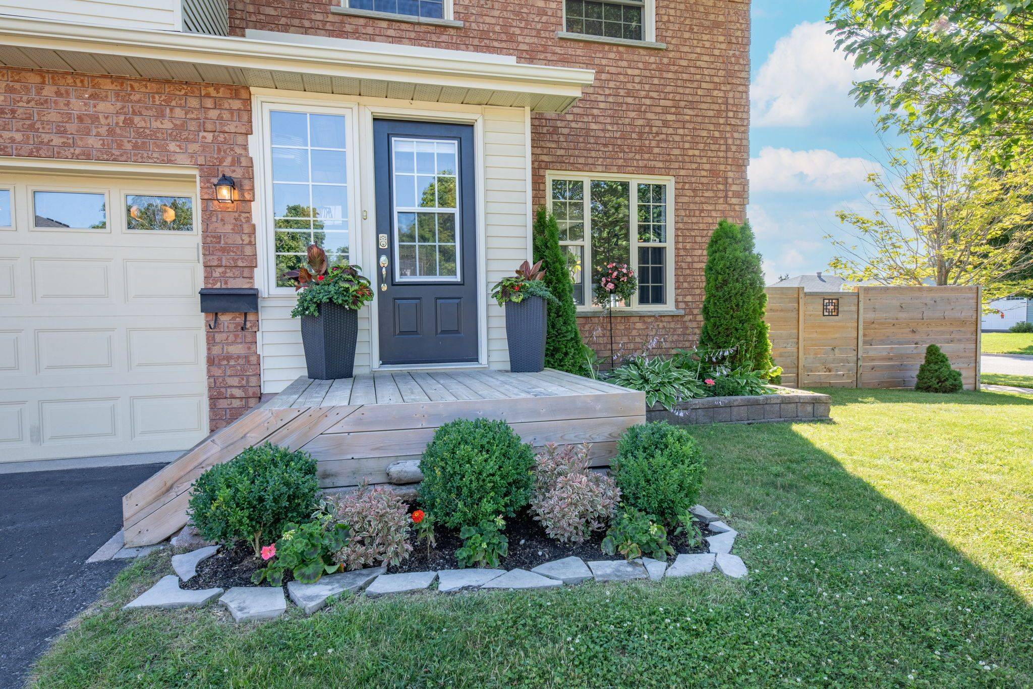 Midland, ON L4R 5B9,911 Watson PL