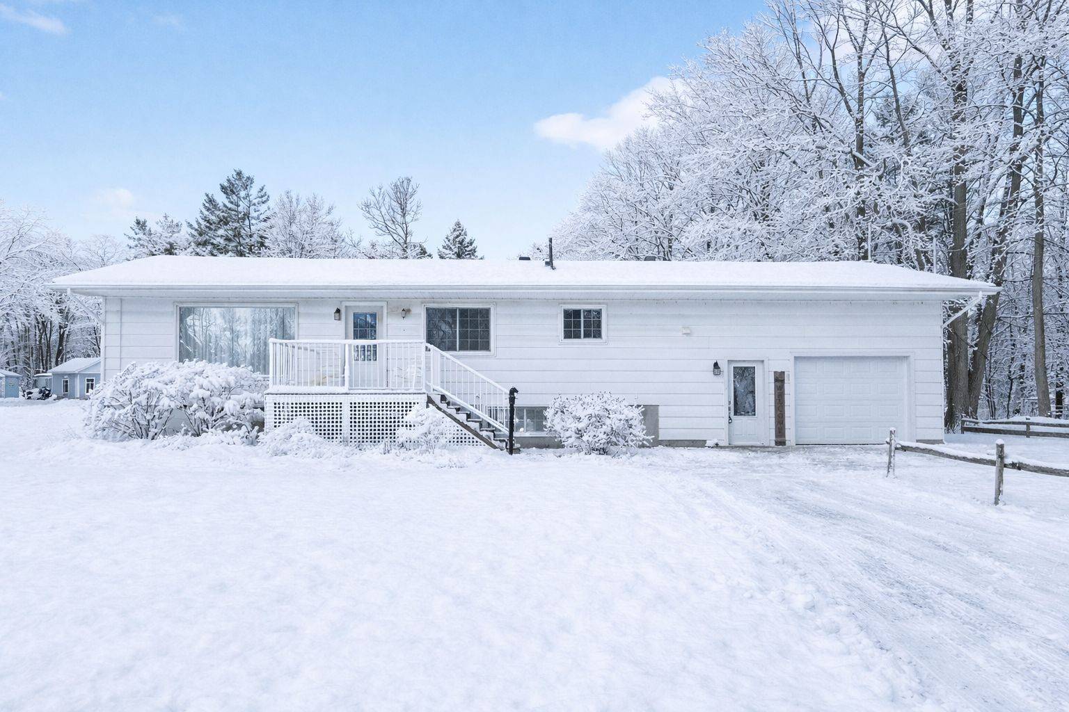 Penetanguishene, ON L9M 2B5,1034 Pine Grove RD