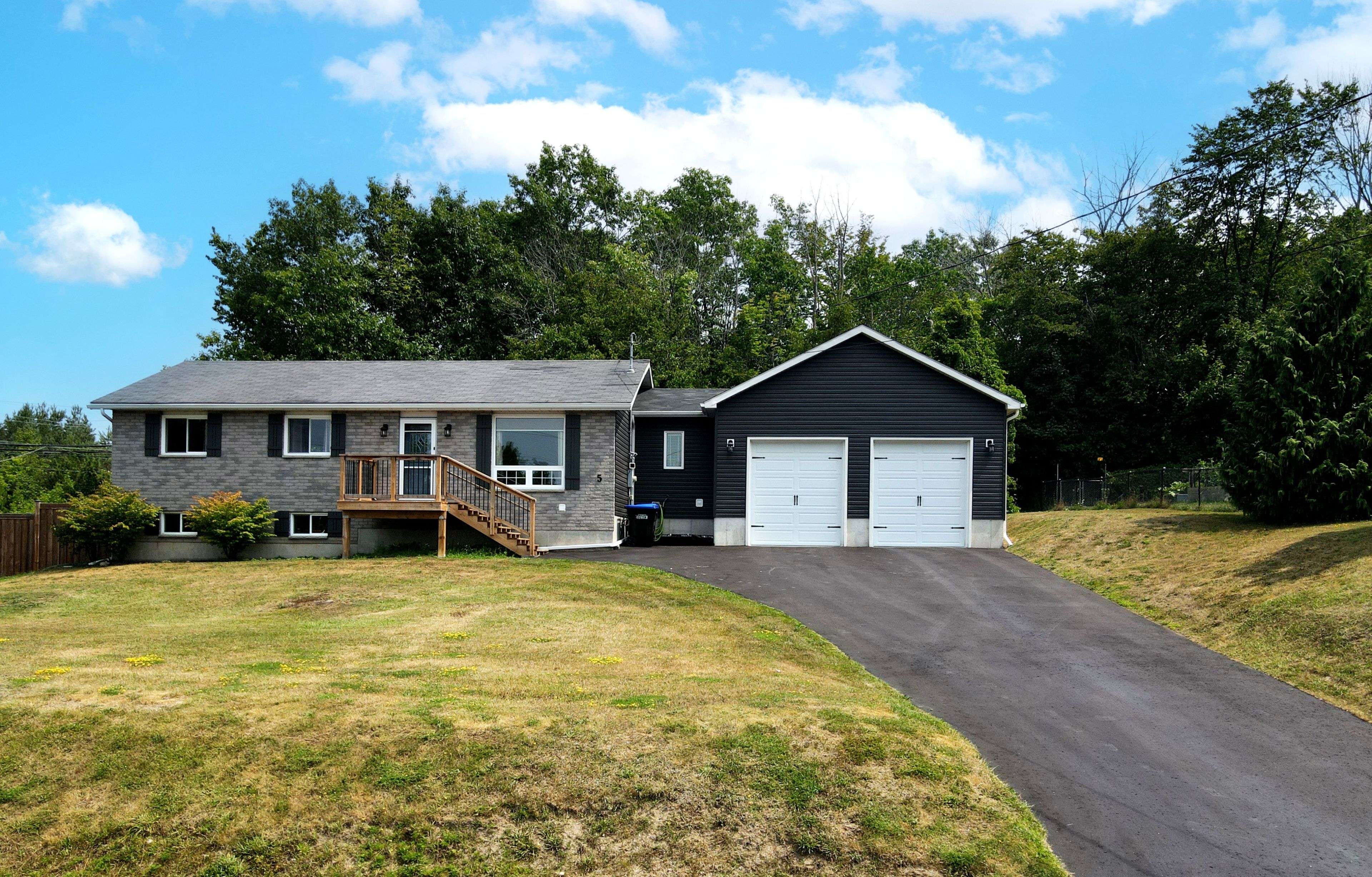 Tay, ON L0K 1R0,5 Easton AVE