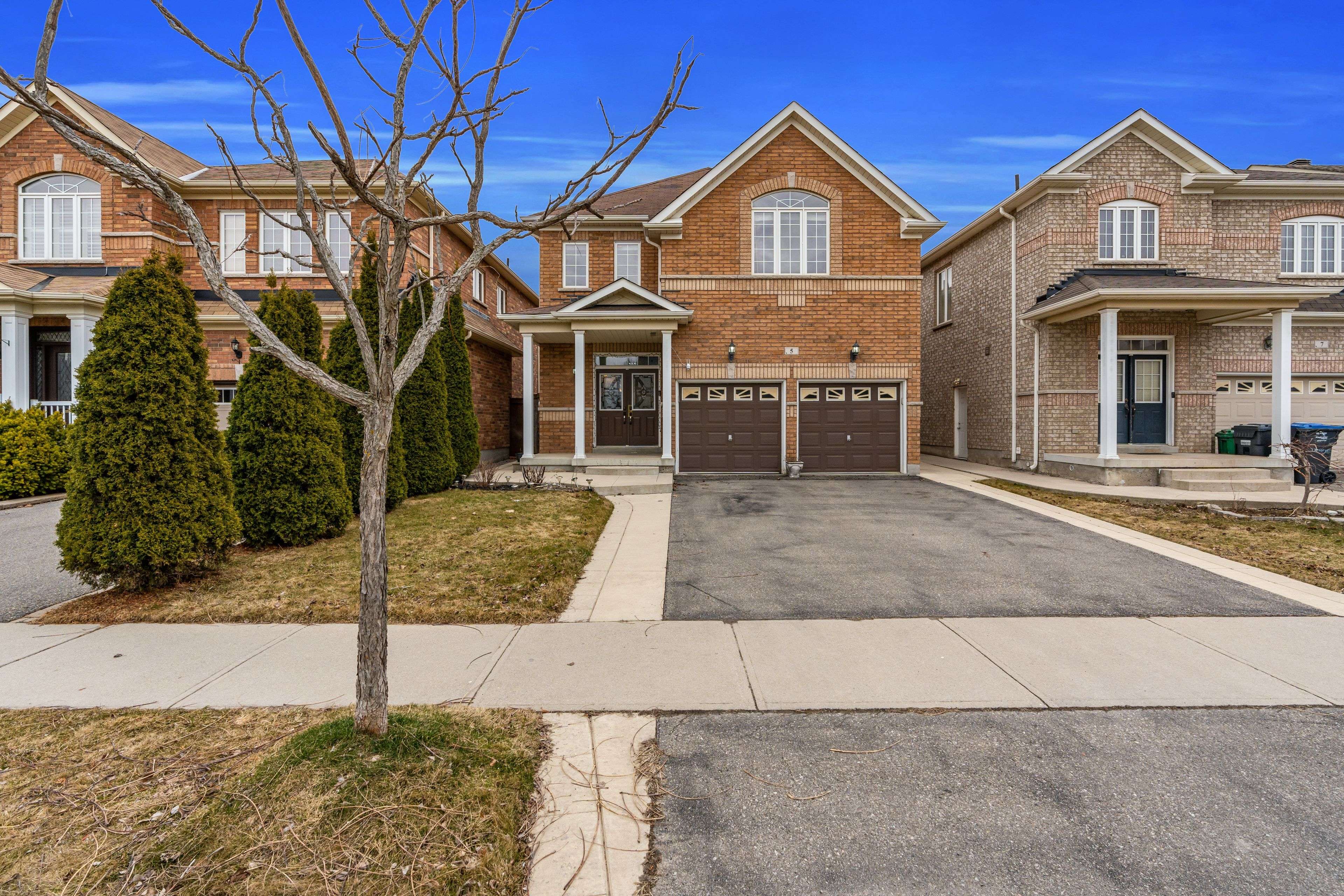 Brampton, ON L7A 0M4,5 Amaryllis DR