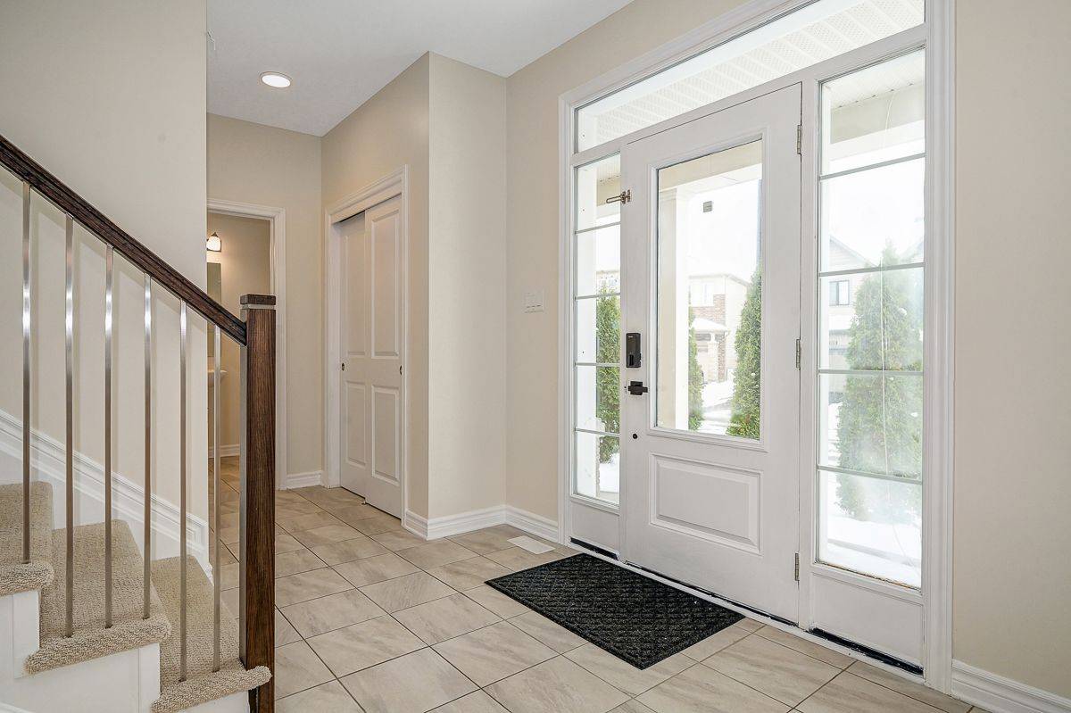 Stittsville - Munster - Richmond, ON K2S 0Z9,115 Discovery CRES