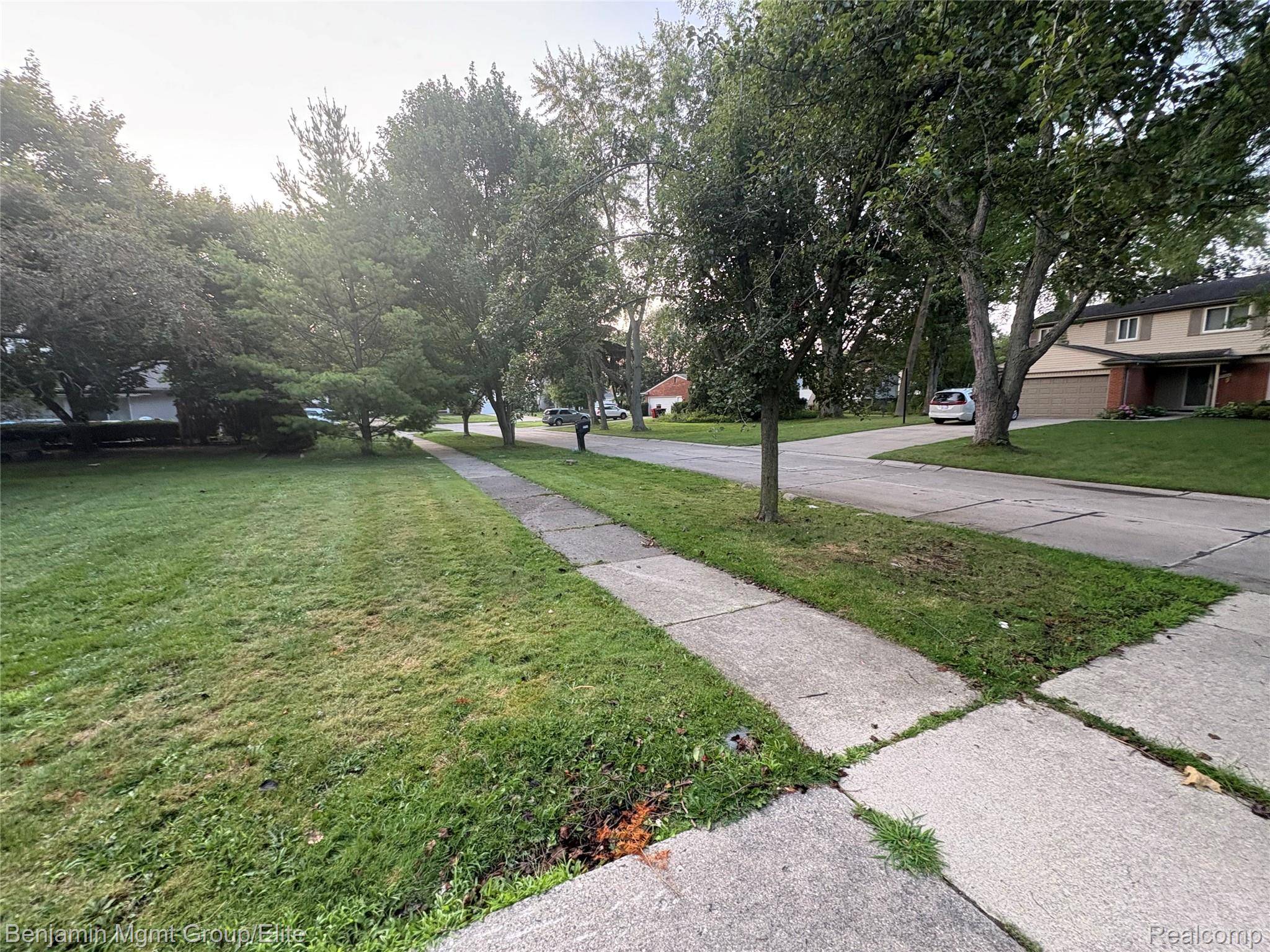 Southfield, MI 48076,30301 Spring River DR