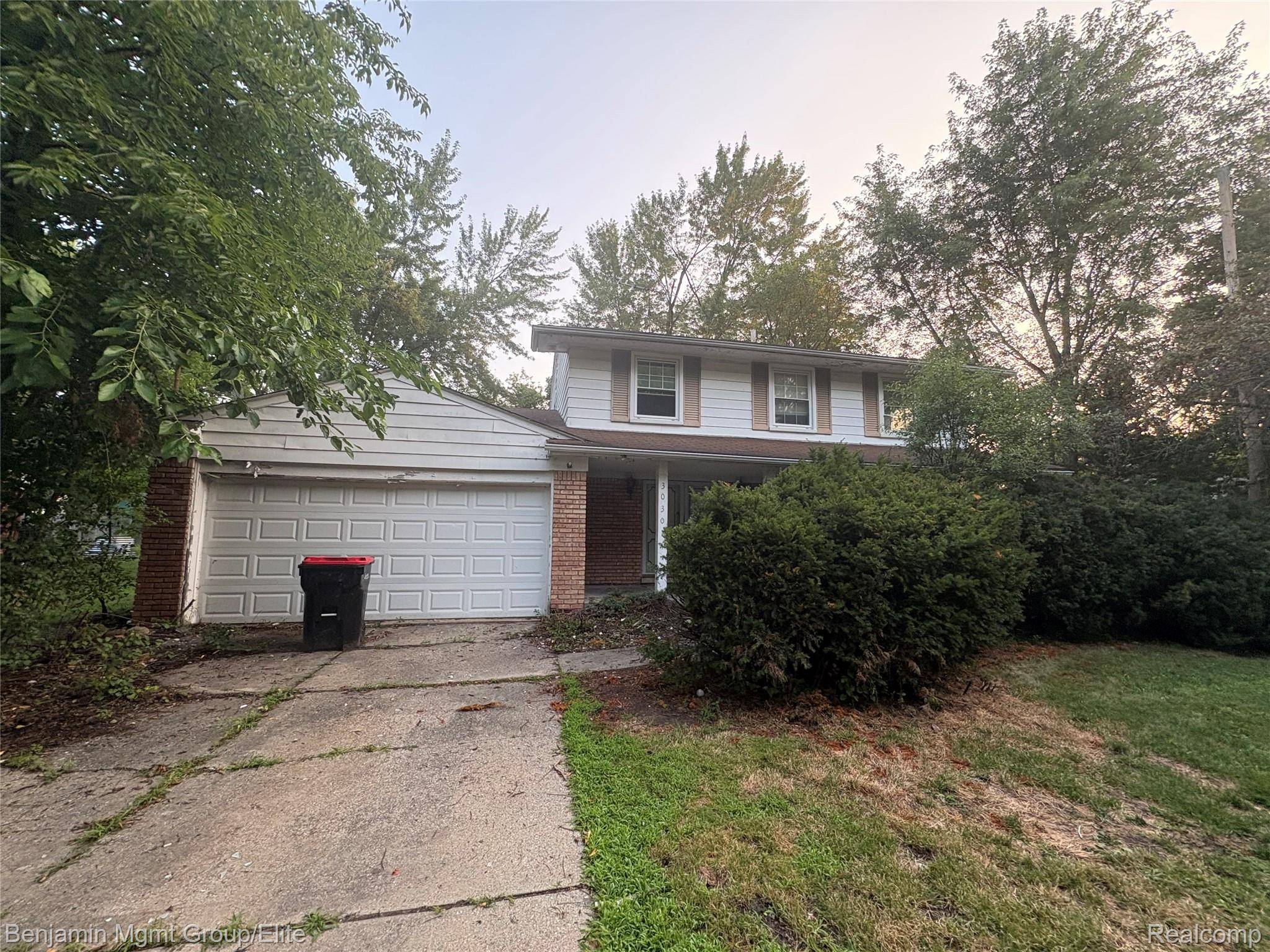 Southfield, MI 48076,30301 Spring River DR