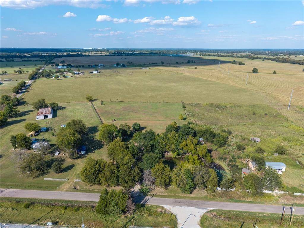 Quinlan, TX 75474,814 Signal Road