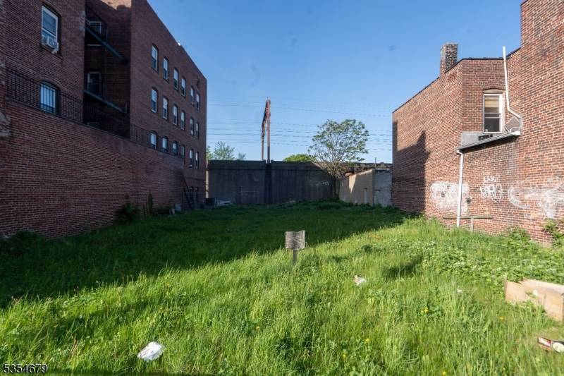 East Orange City, NJ 07018,395-99 Dr Mlk Jr Blvd