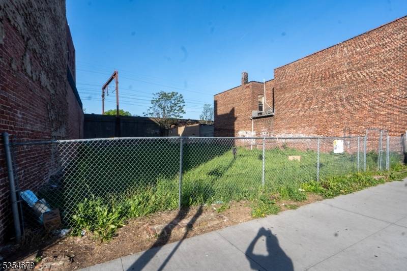 East Orange City, NJ 07018,395-99 Dr Mlk Jr Blvd