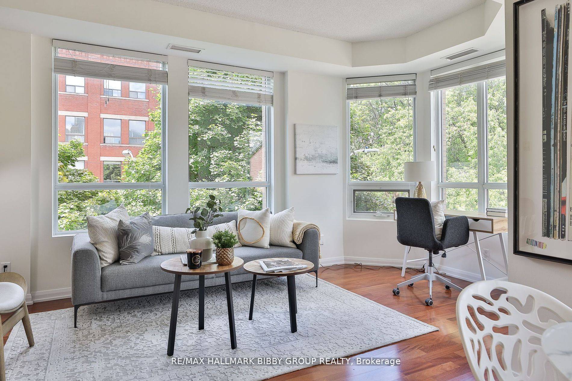 Toronto C01, ON M5T 3L8,25 Soho ST #P302