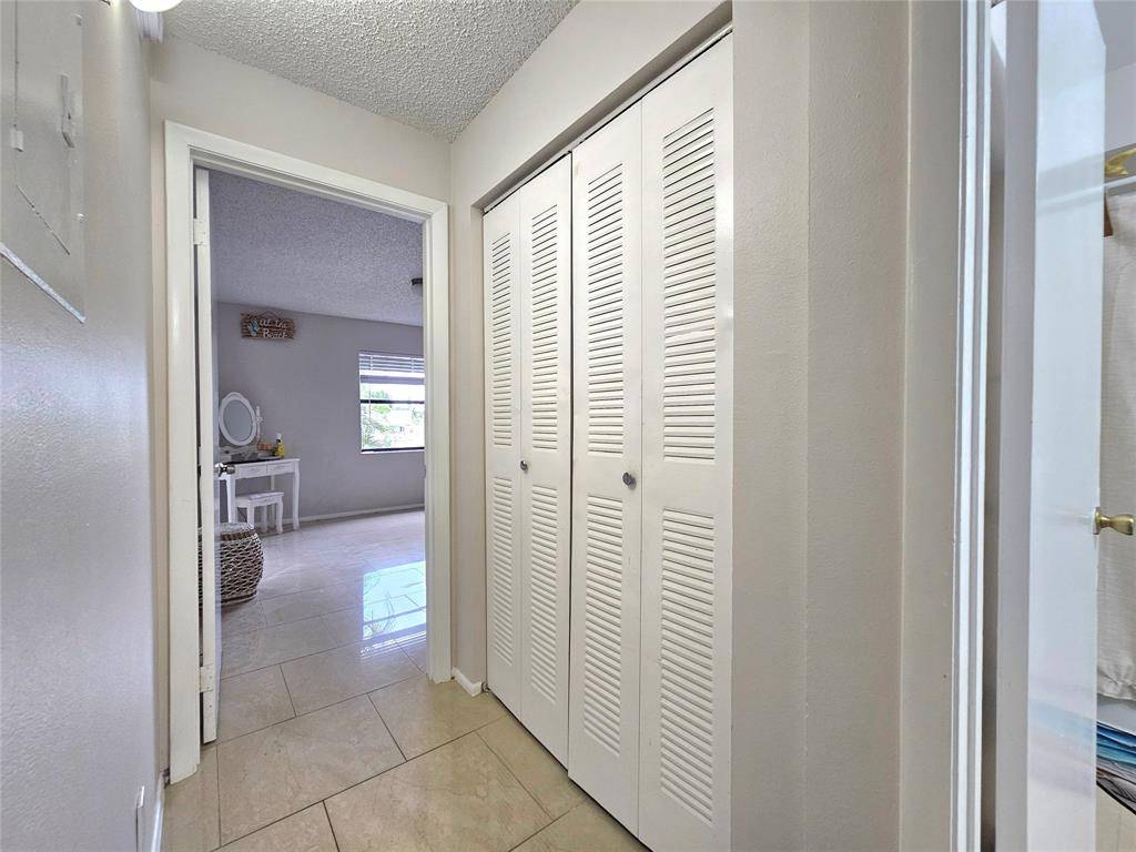 Sunrise, FL 33322,9999 Summerbreeze Dr #102