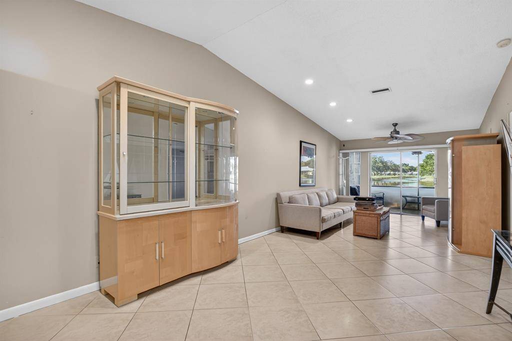 Boca Raton, FL 33496,18565 Cherborg Dr #18565