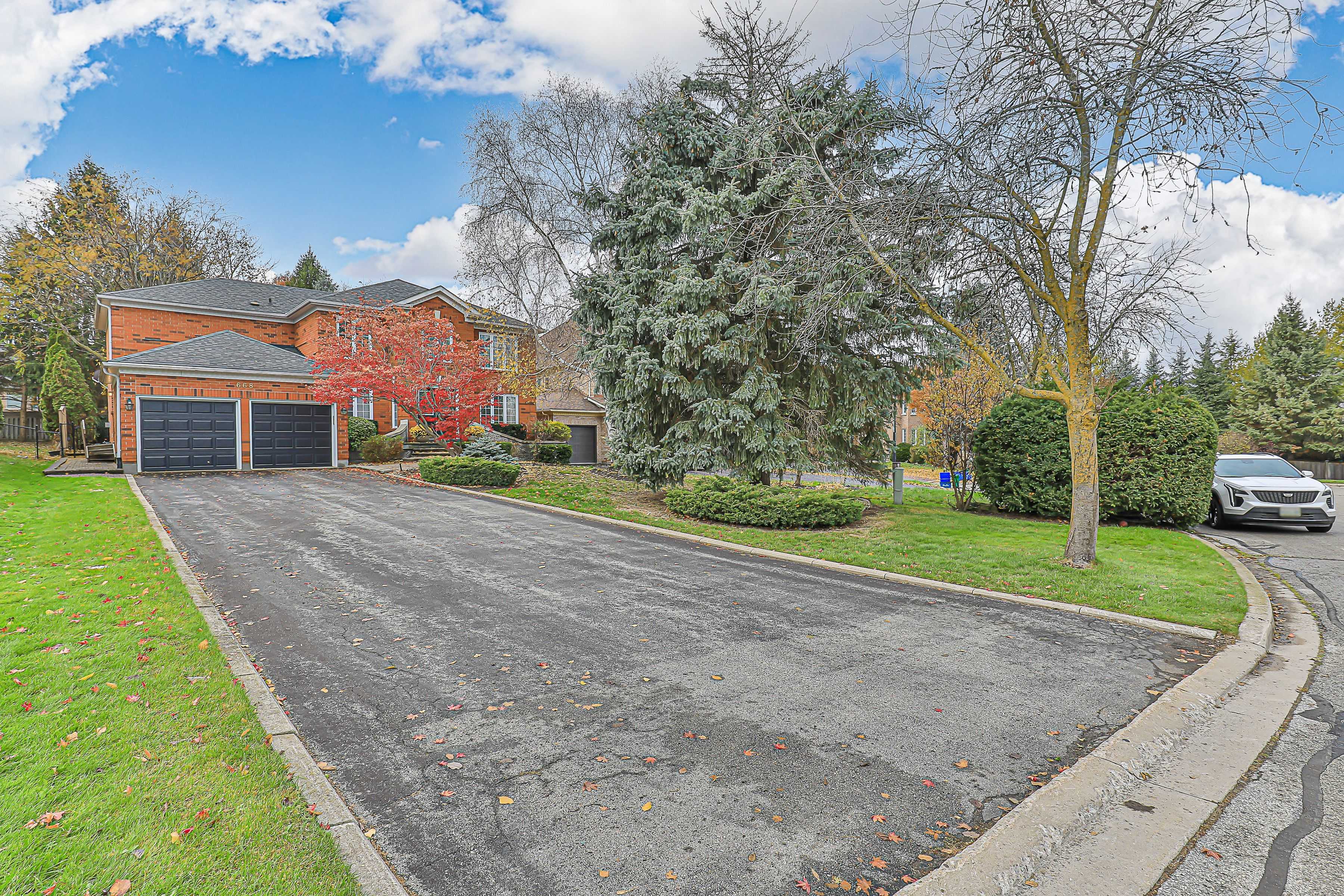 Newmarket, ON L3X 1L6,668 Chaleur PL