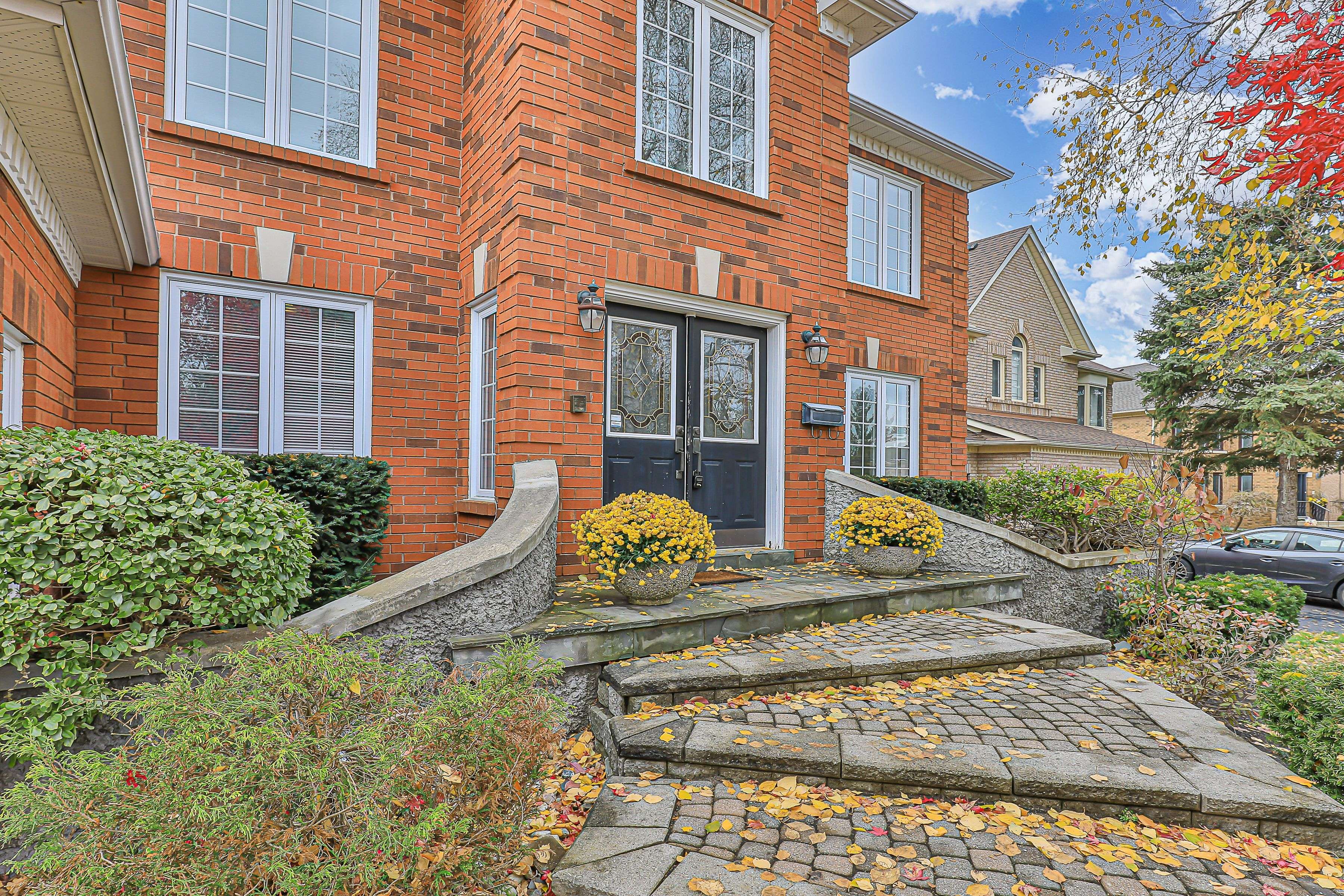 Newmarket, ON L3X 1L6,668 Chaleur PL