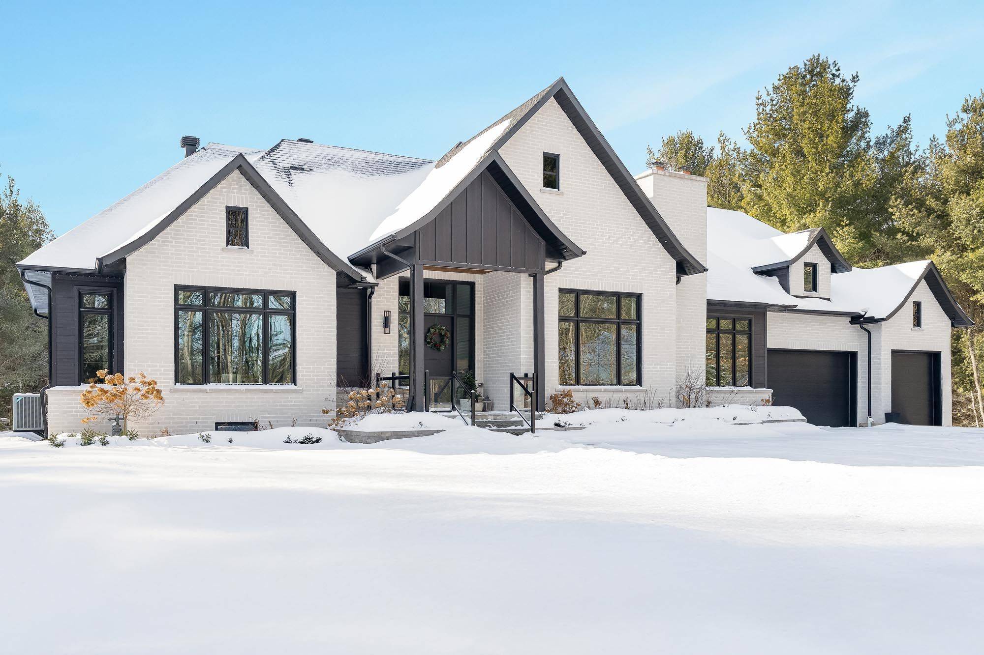 Springwater, ON L0L 2K0,4 Sycamore CIR