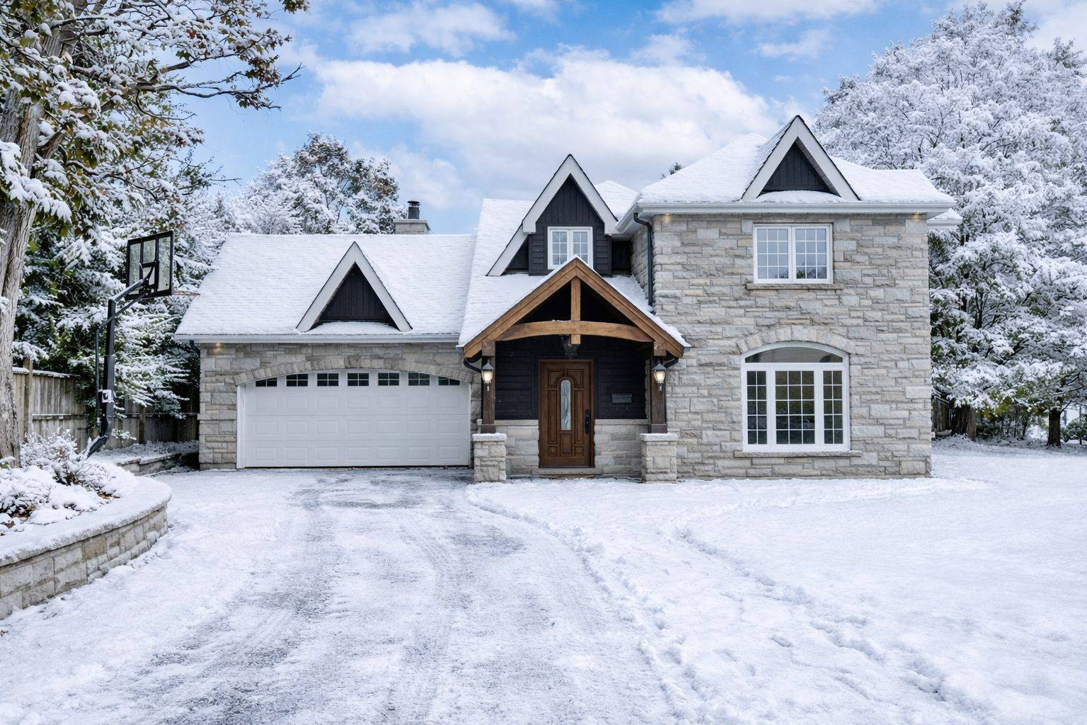 Barrie, ON L4M 3V9,105 Duckworth ST