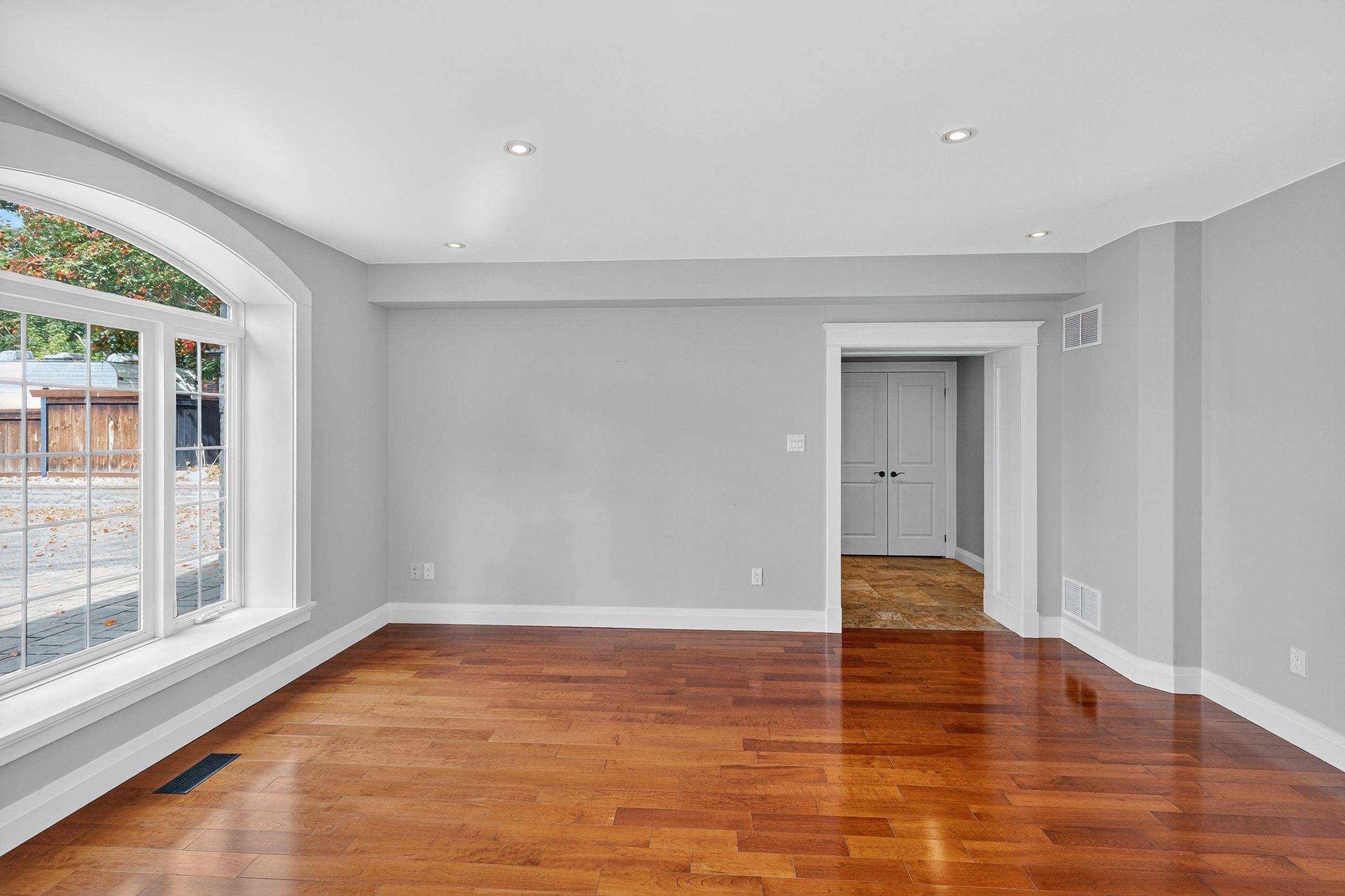 Barrie, ON L4M 3V9,105 Duckworth ST