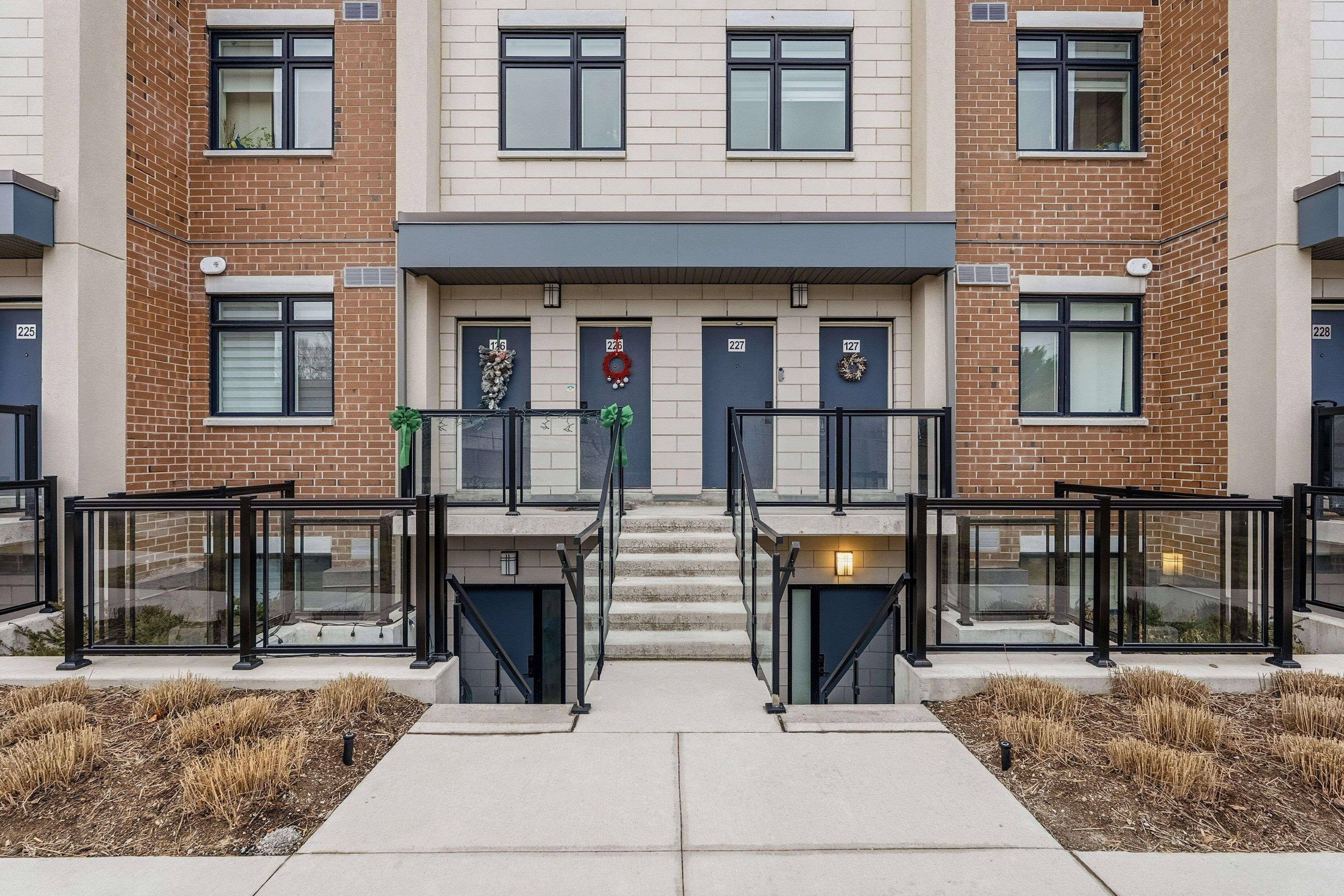 Mississauga, ON L5G 0C6,1062 Douglas McCurdy Common #227