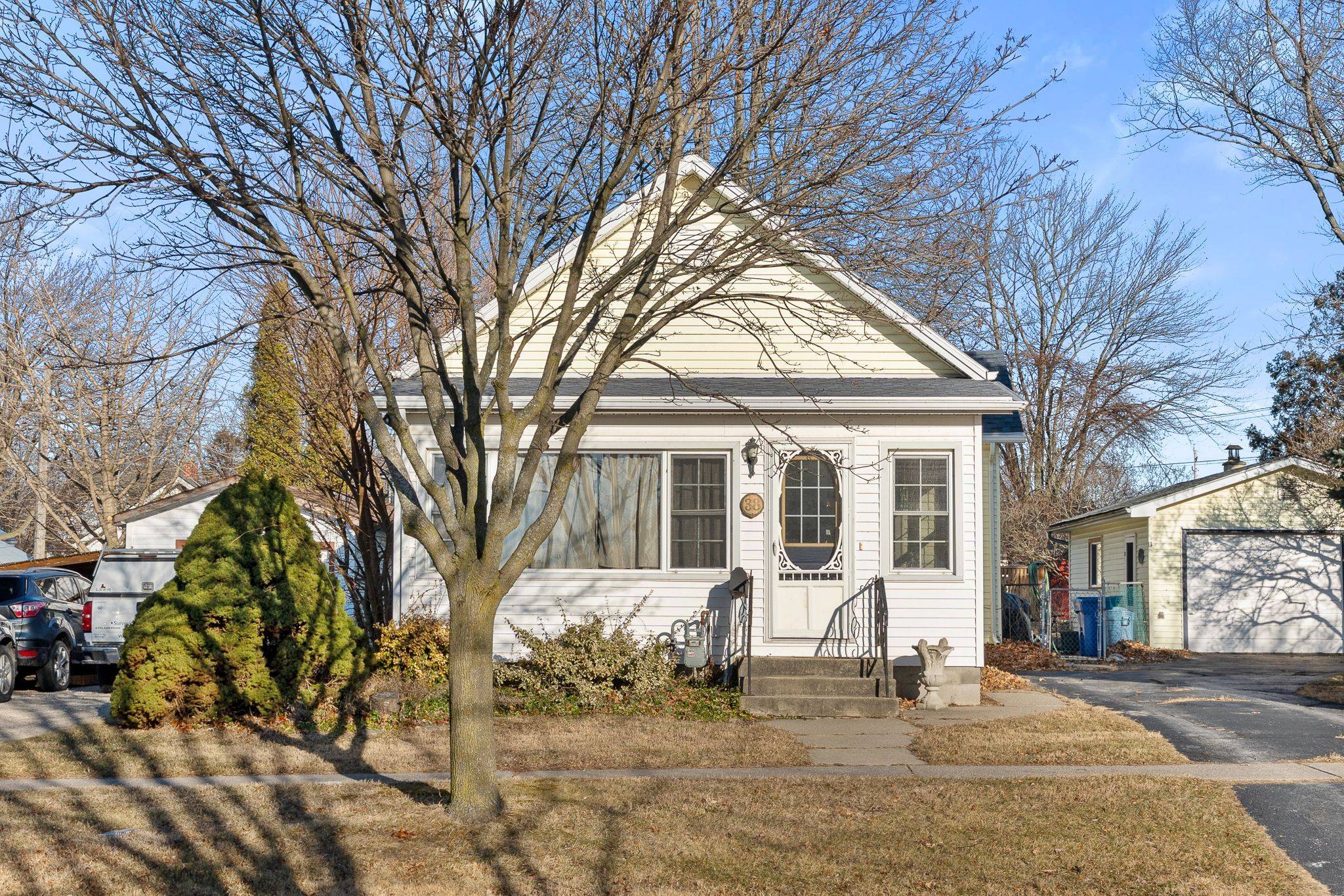 Kingsville, ON N9Y 1M3,38 Myrtle ST