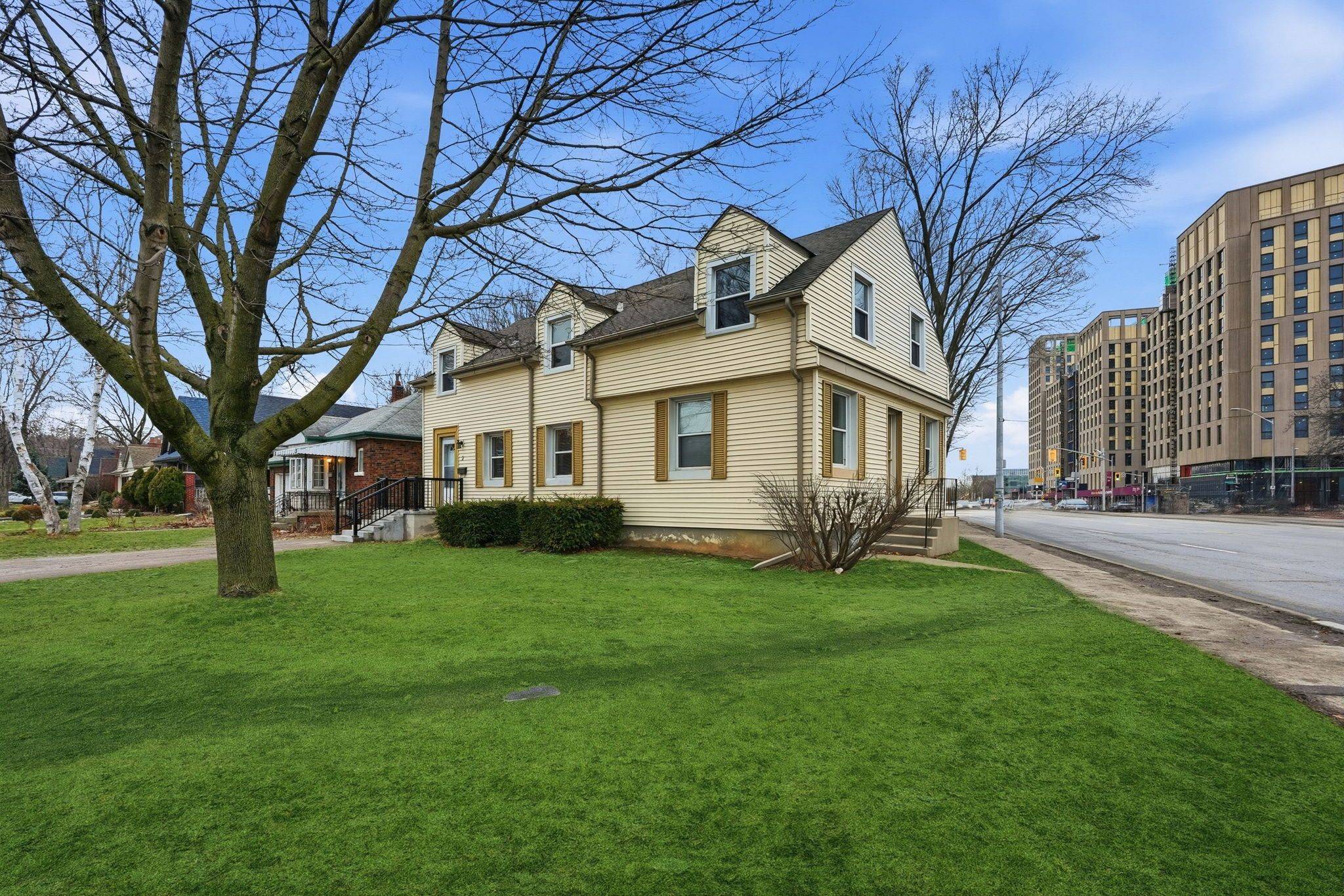 Hamilton, ON L8S 1Y3,2 Gary AVE