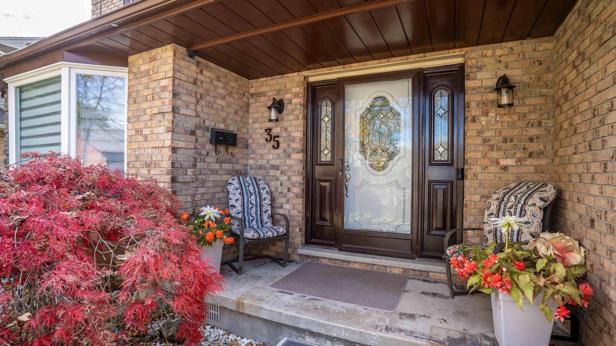 London South, ON N6J 4M3,35 Hummingbird CRES