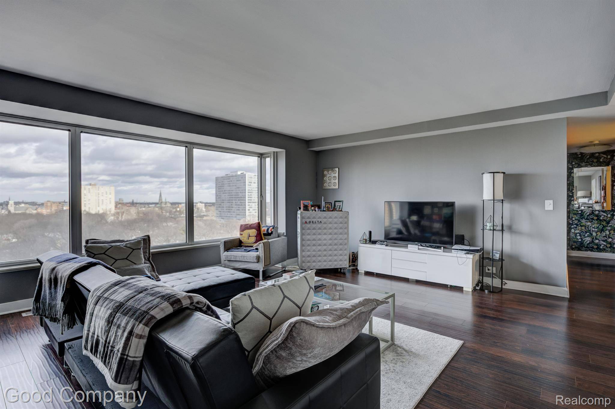 Detroit, MI 48207,1300 E LAFAYETTE ST #909