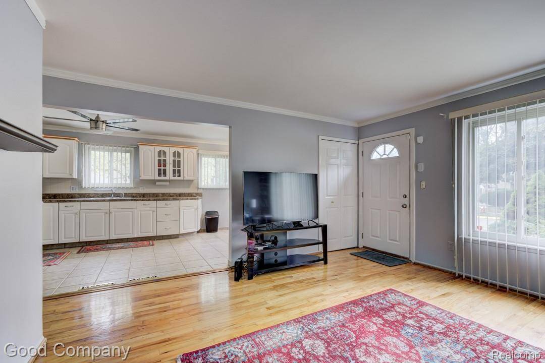 Clawson, MI 48017,351 W Baker AVE