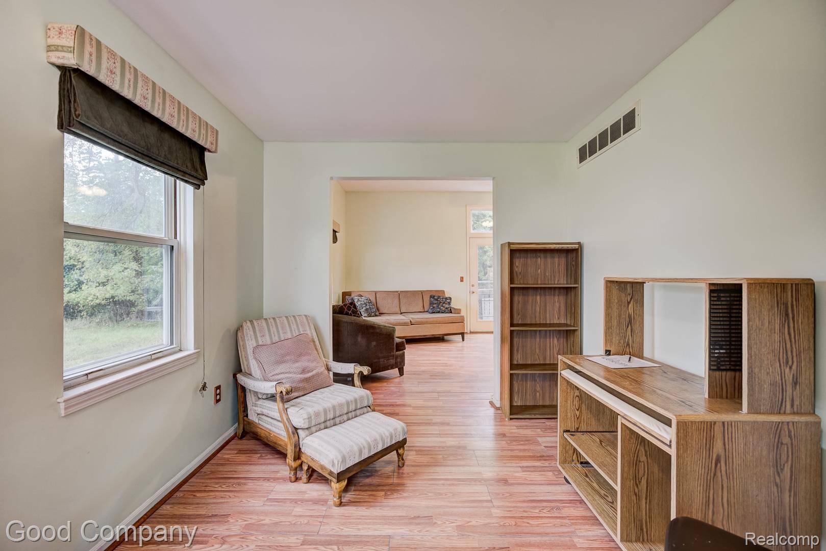 Farmington Hills, MI 48336,22723 Middlebelt RD