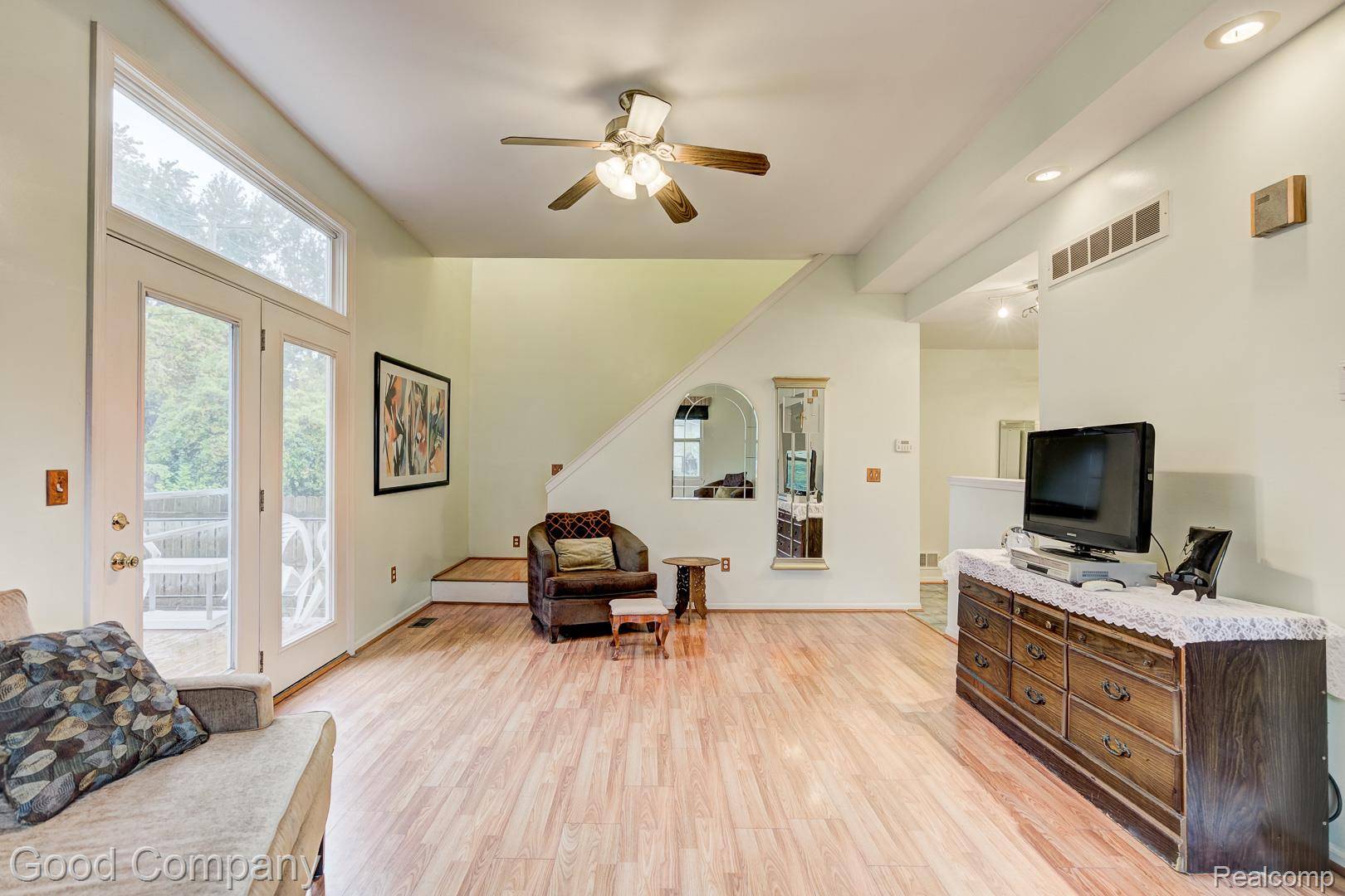 Farmington Hills, MI 48336,22723 Middlebelt RD