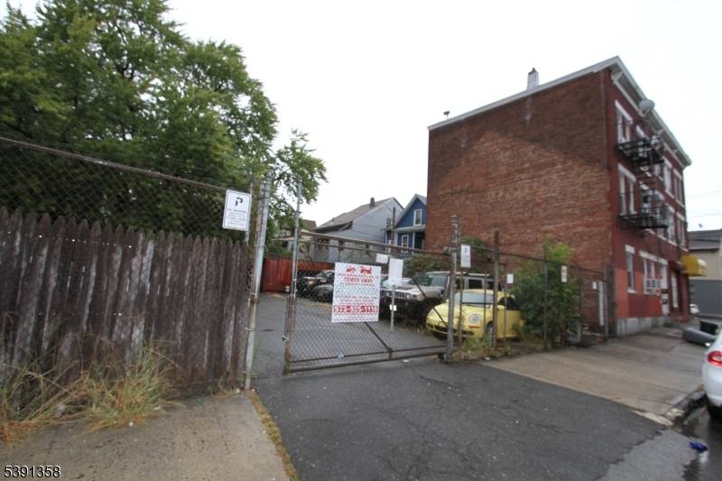 Paterson City, NJ 07501,502 Summer St