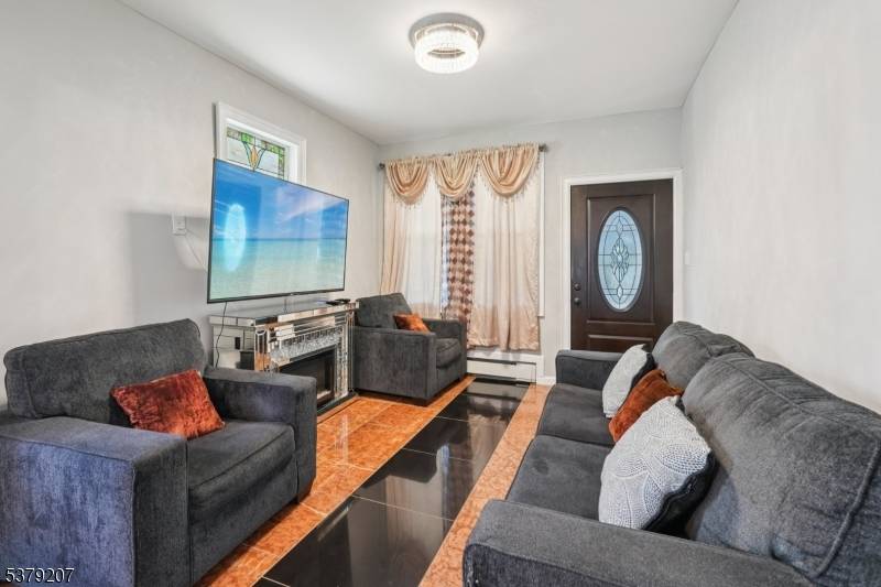 Garfield City, NJ 07026,55 Hobart Pl