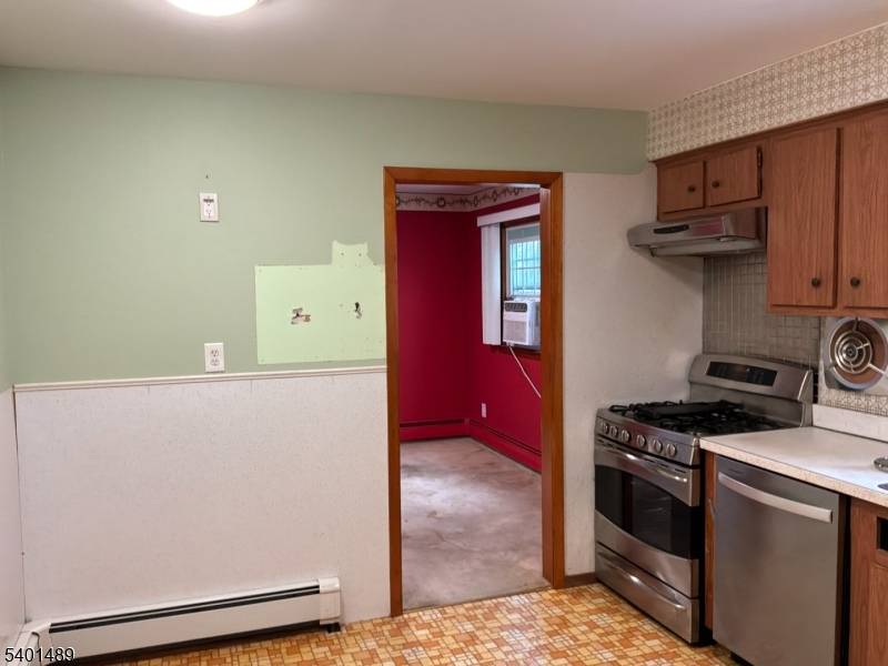 Edison Twp., NJ 08820,8 Montclair Ave