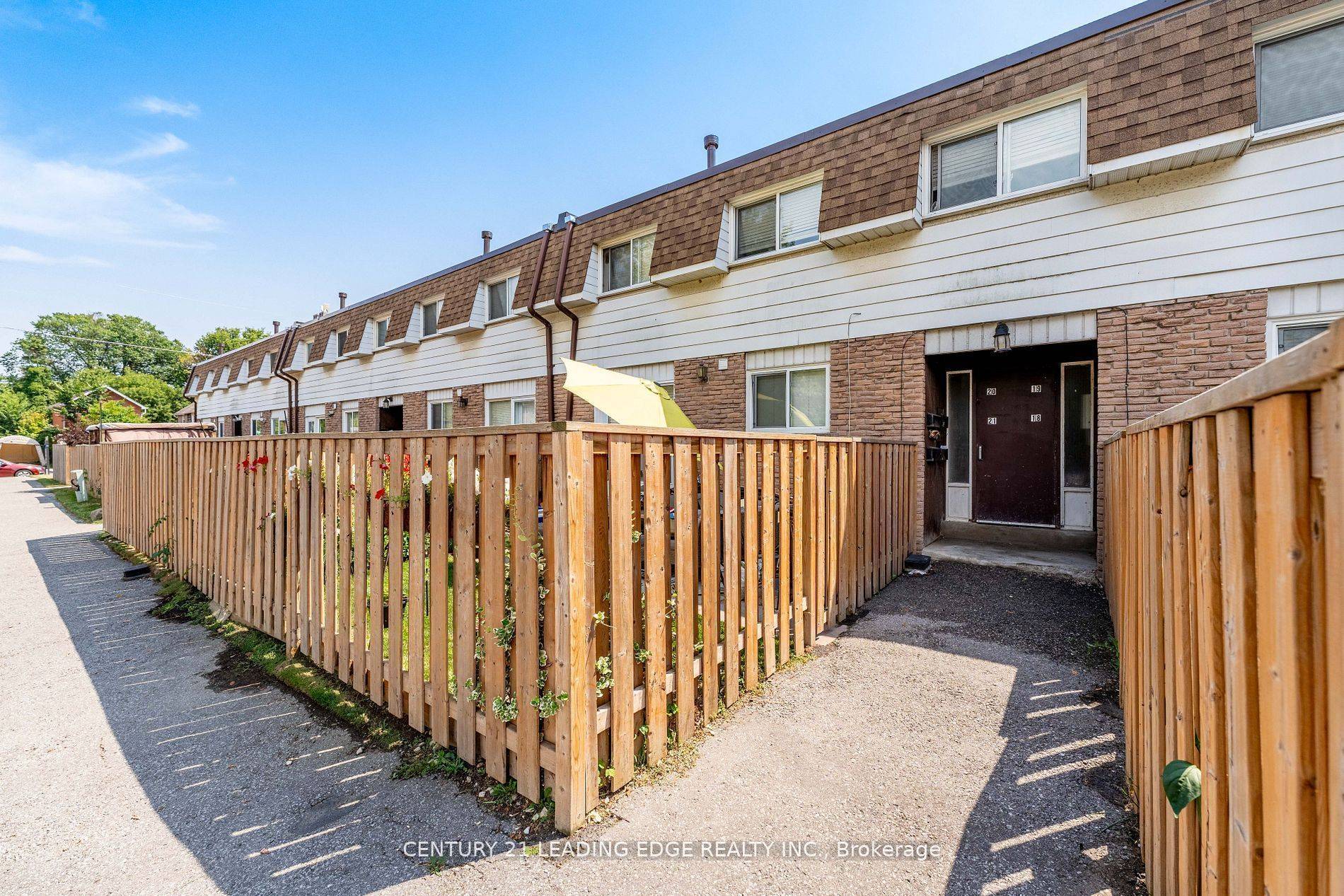 Oshawa, ON L1H 4M6,730 Cedar ST #19